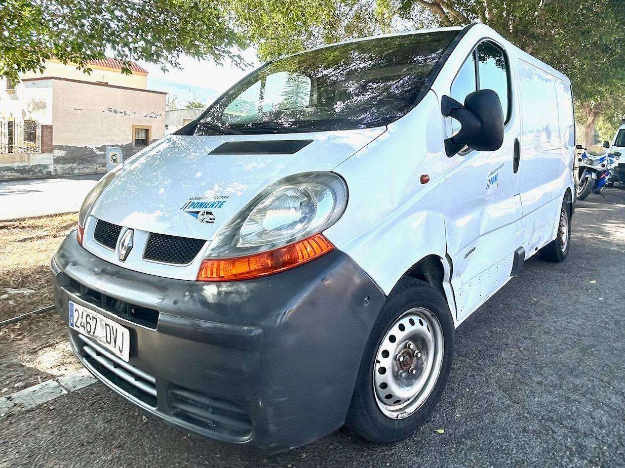 Renault Trafic Trafic Furgón DCI100 - foto 1