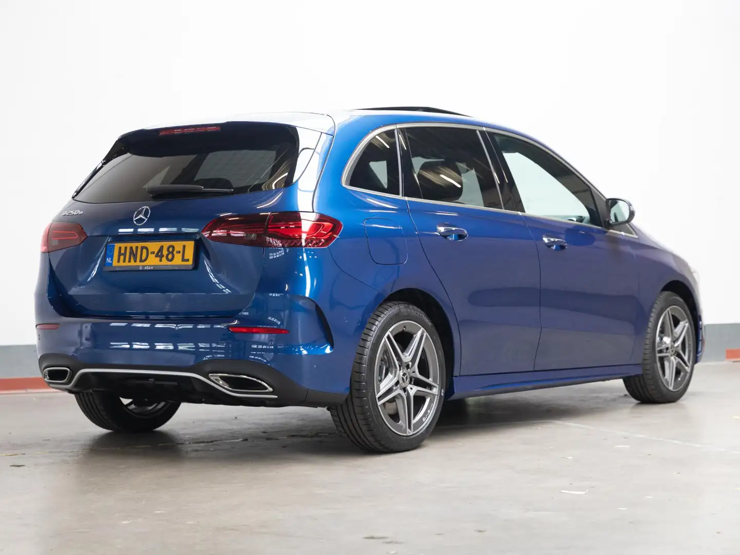 Mercedes-Benz B 250 e Star Edition AMG-Line Limited Синій - 2