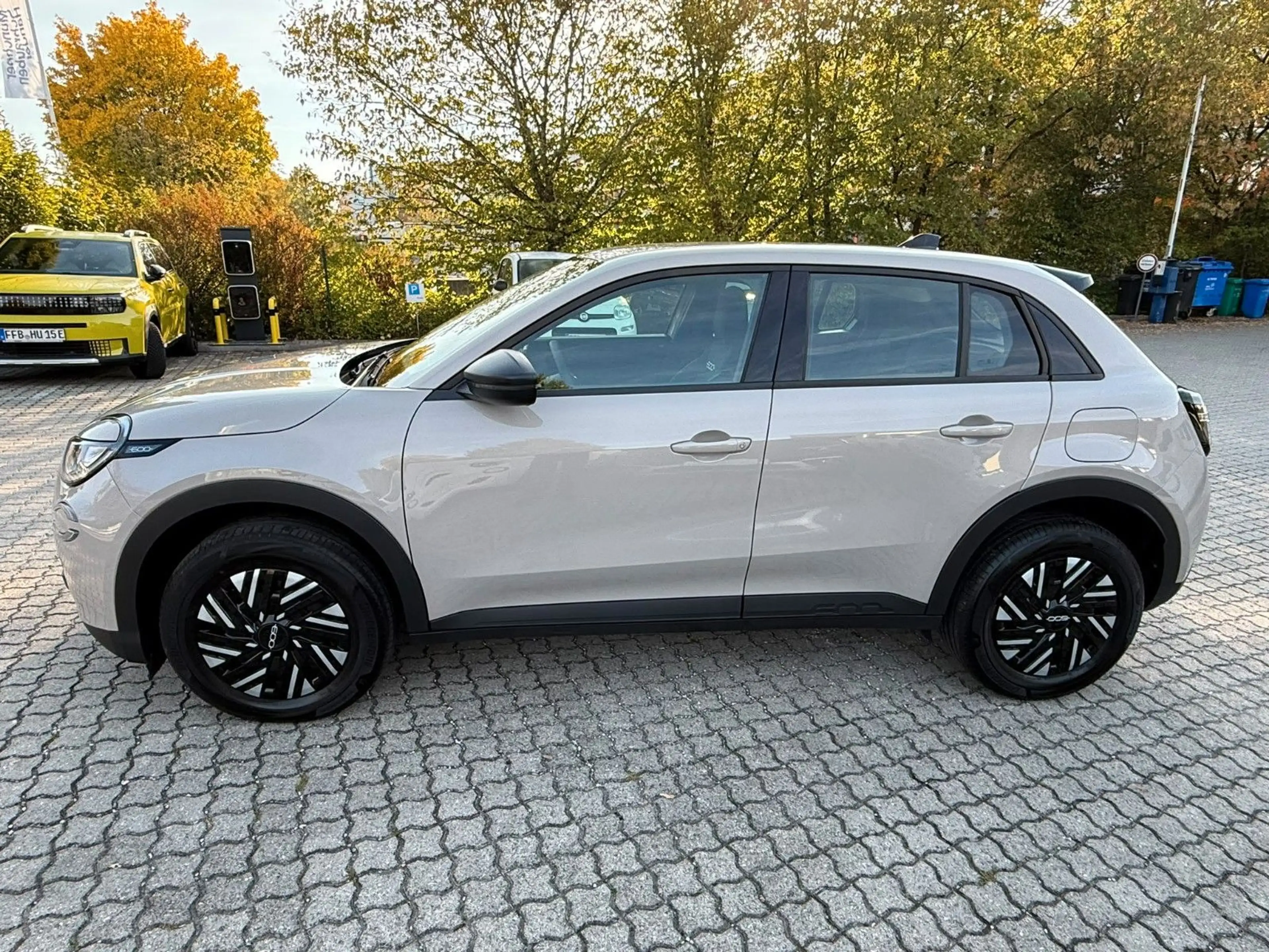 Fiat 600 Hybrid 125-Jahre-Edition — photo 4