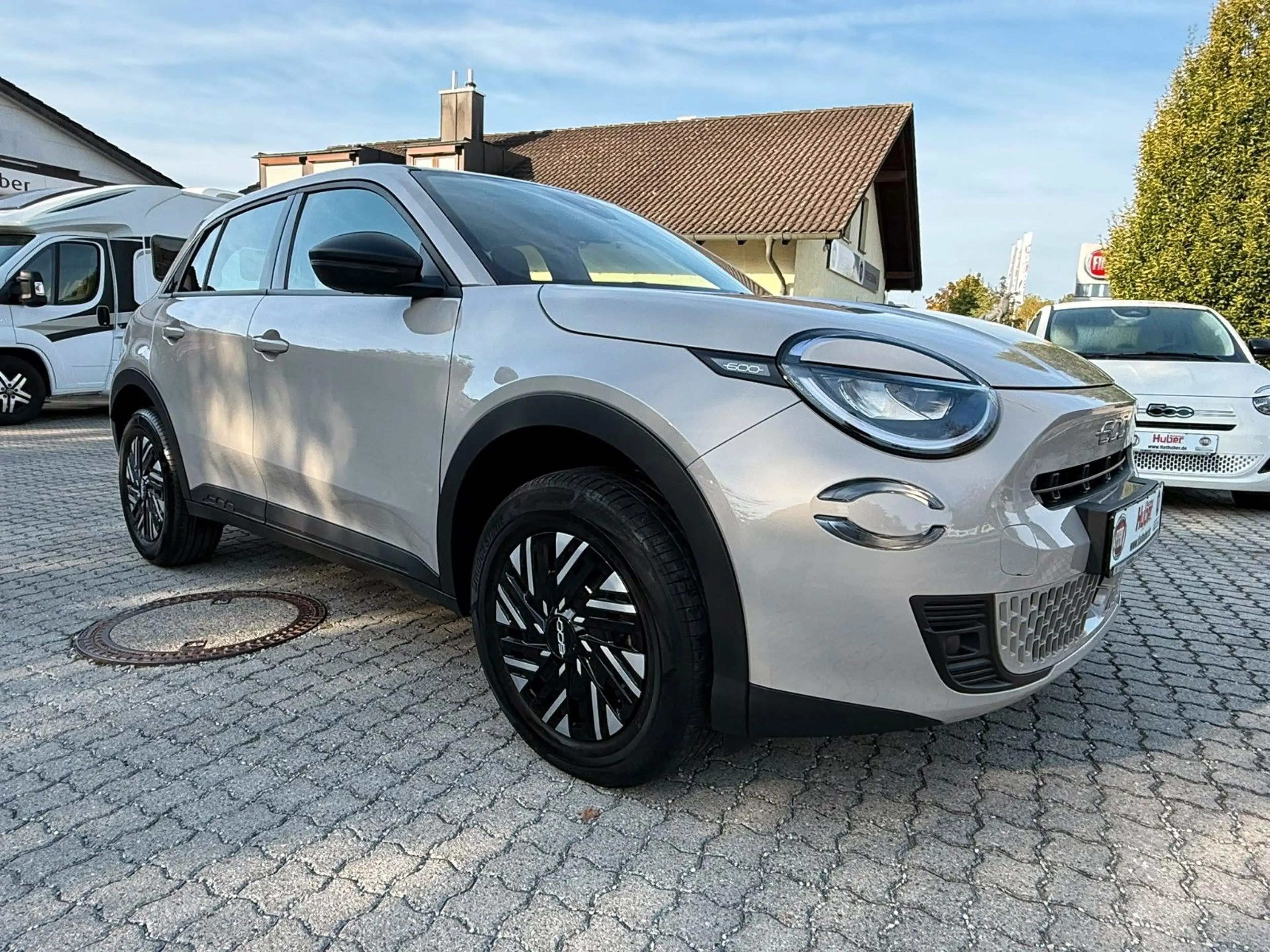 Fiat 600 Hybrid 125-Jahre-Edition — photo 11