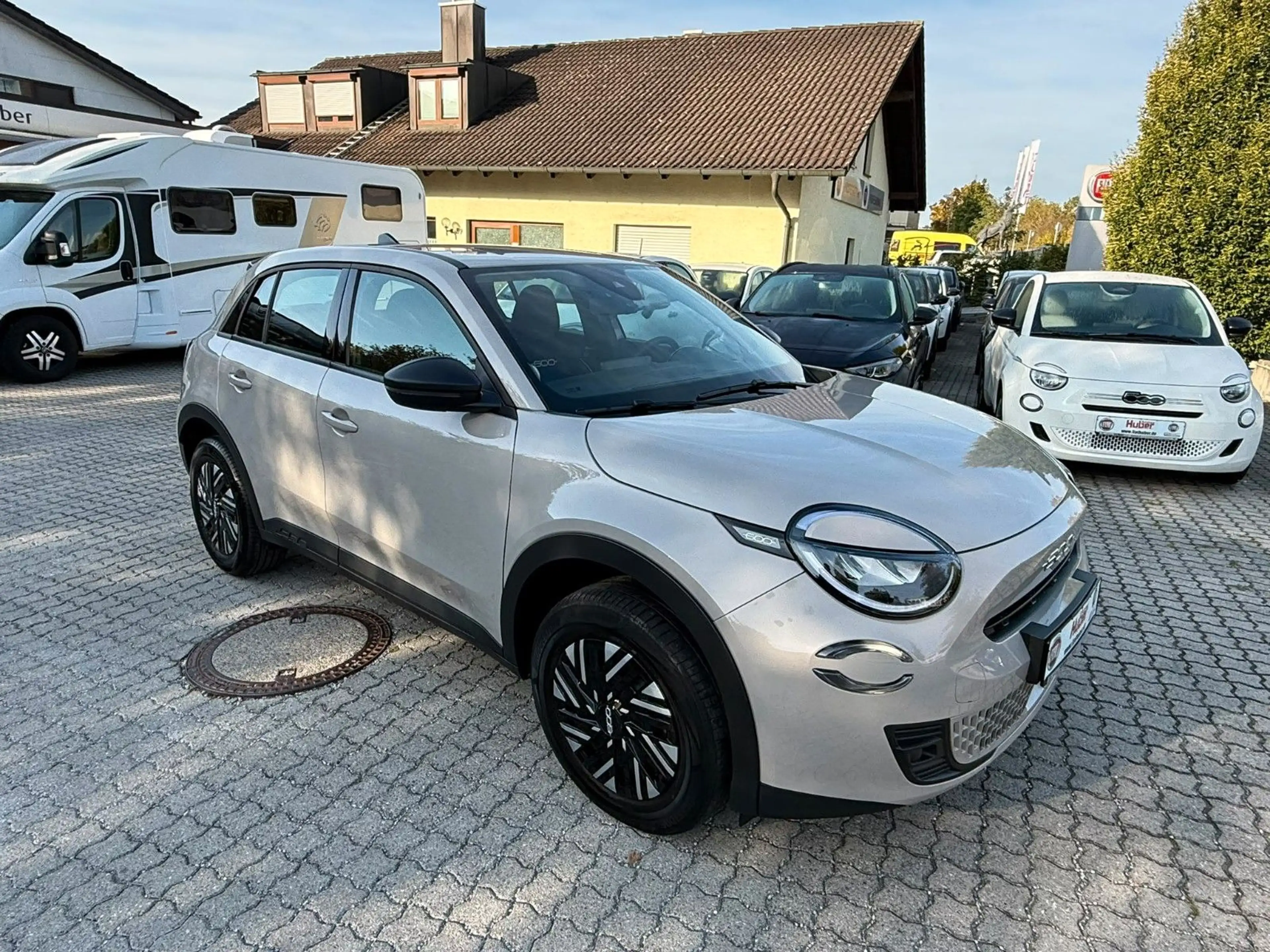 Fiat 600 Hybrid 125-Jahre-Edition — photo 10