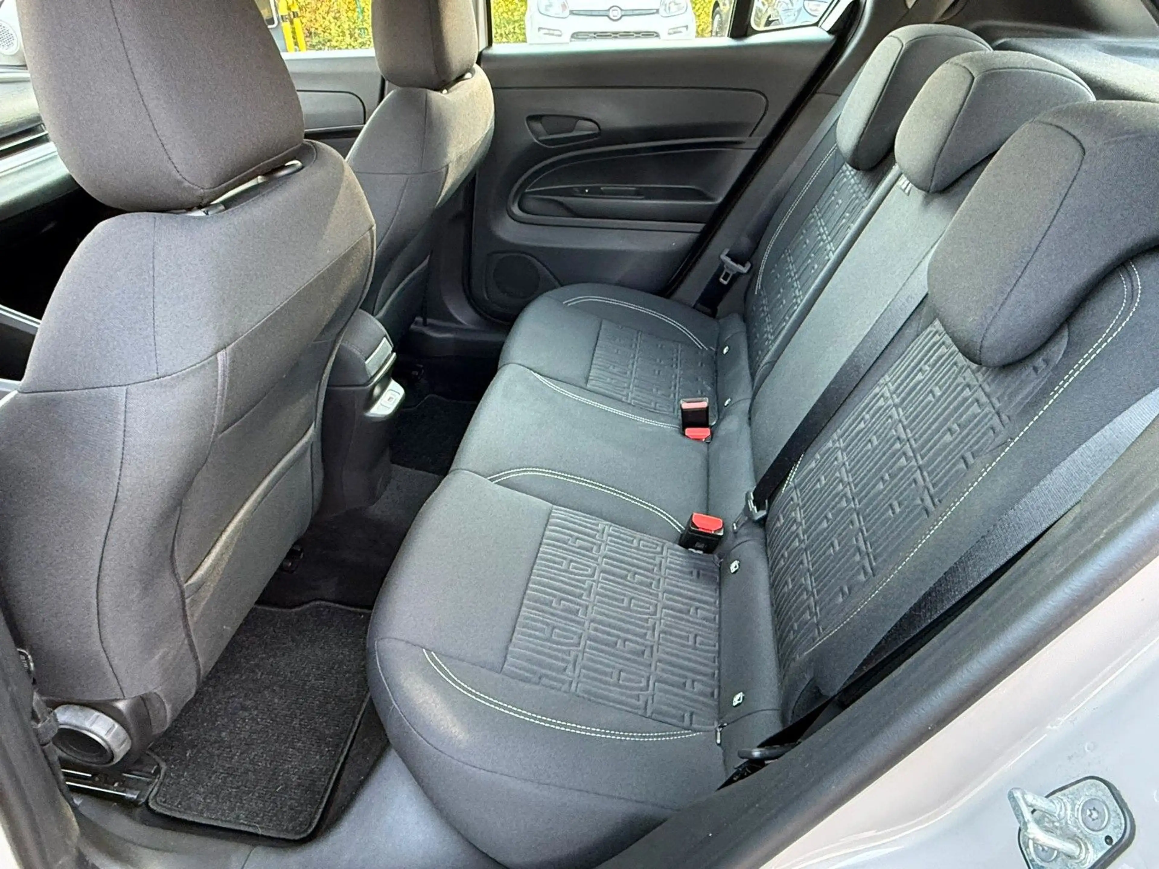 Fiat 600 Hybrid 125-Jahre-Edition — photo 15