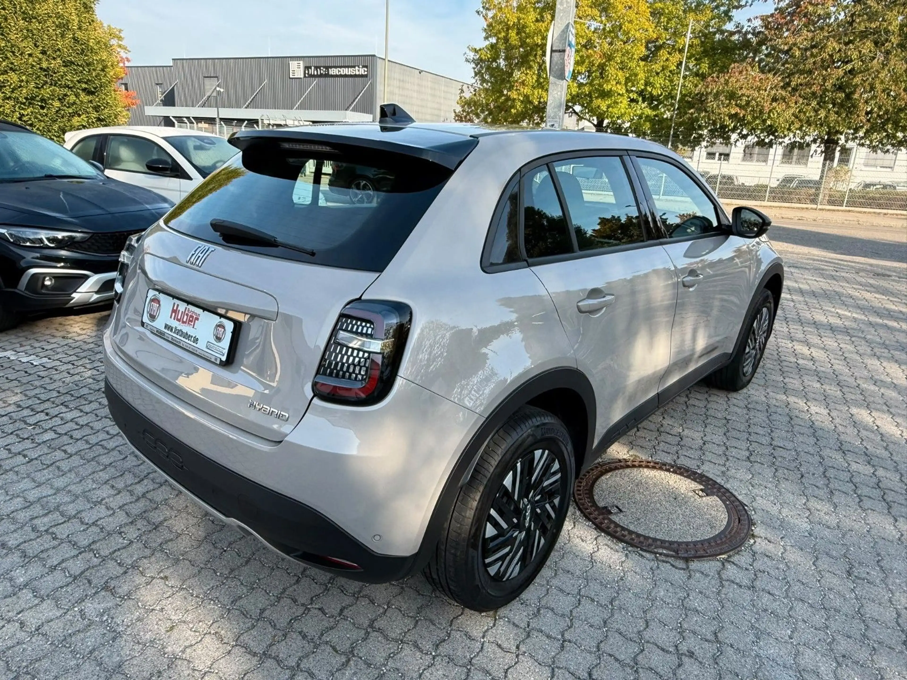 Fiat 600 Hybrid 125-Jahre-Edition — photo 12