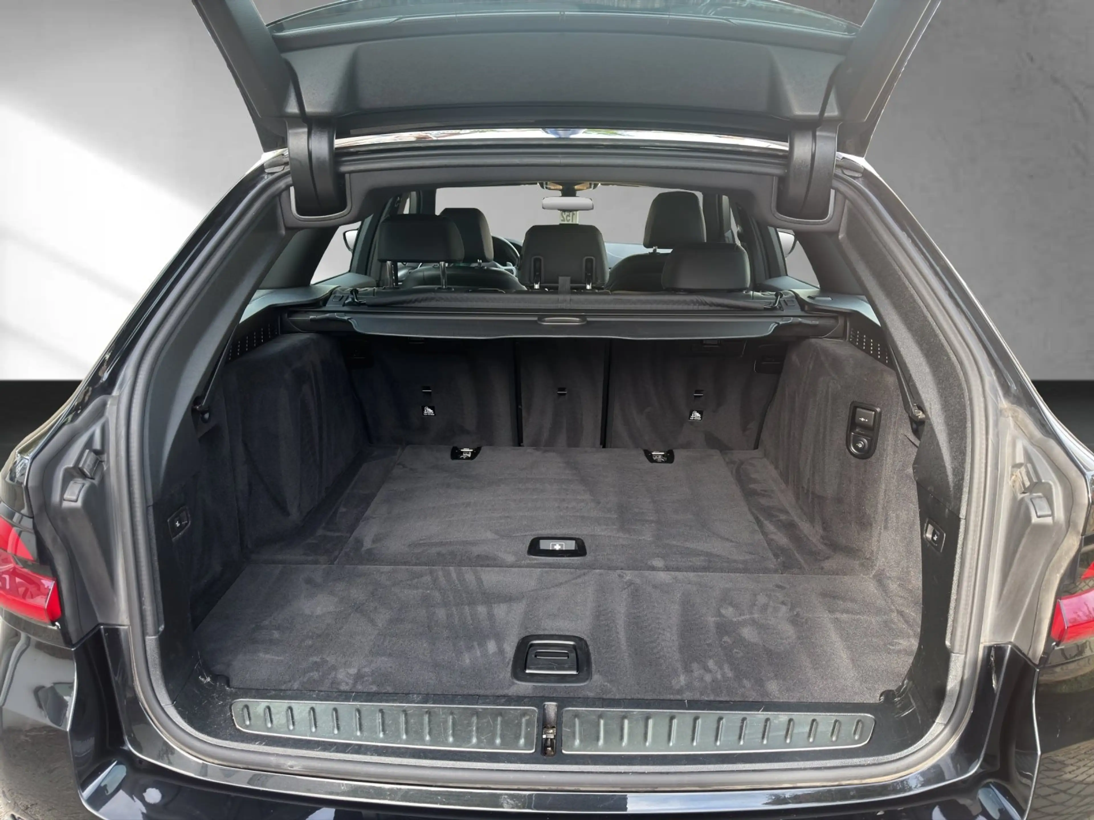 BMW 530 d M Sport Leder AHK RFK 4 SHZ — photo 13
