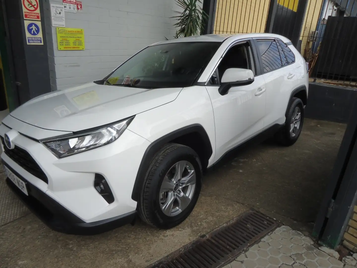 Toyota RAV 4 2.5 hybrid 2WD Business Blanc - 1