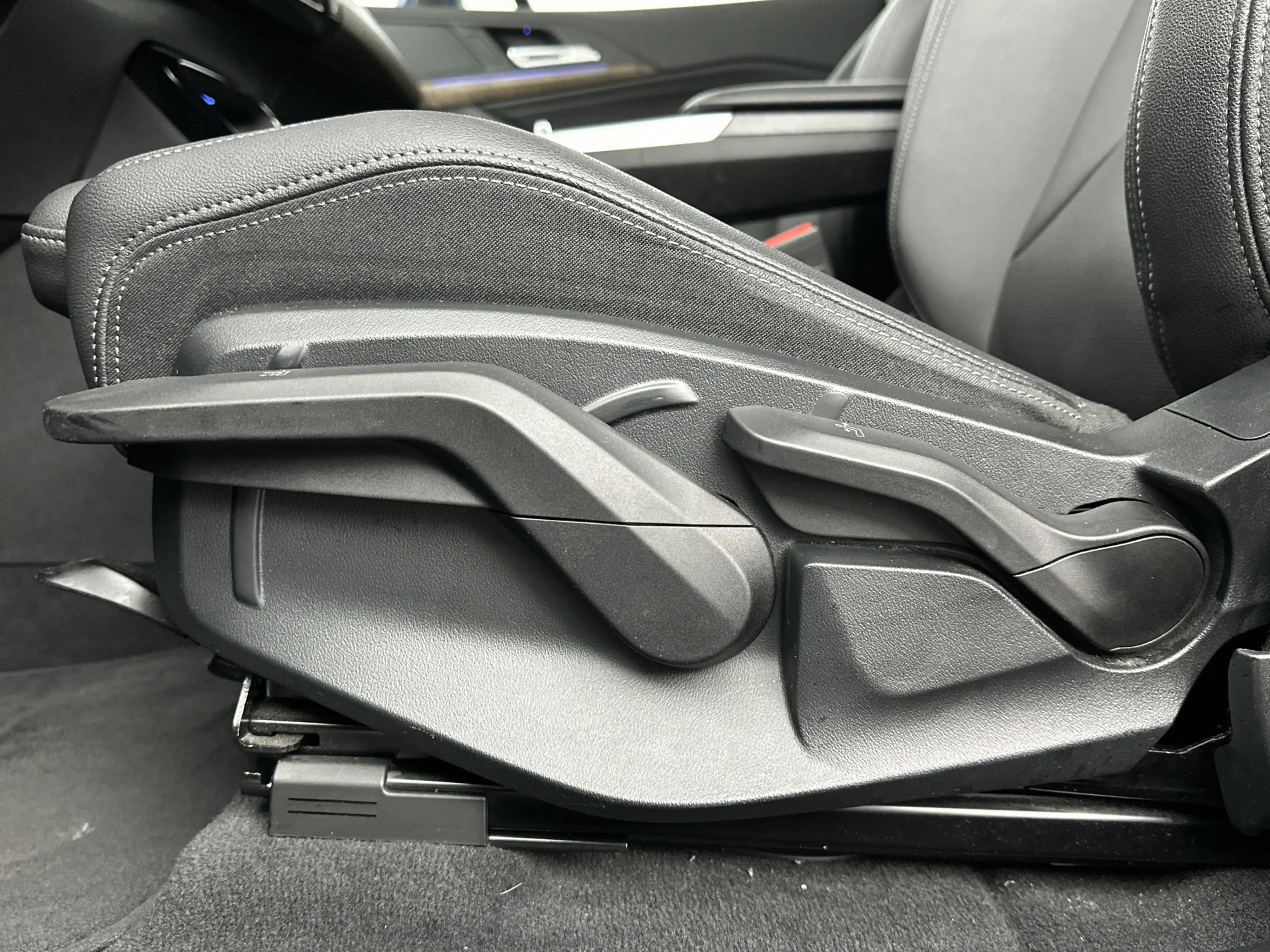 BMW 225 2-serie Active Tourer 225e xDrive | Stuurwielrand — photo 12