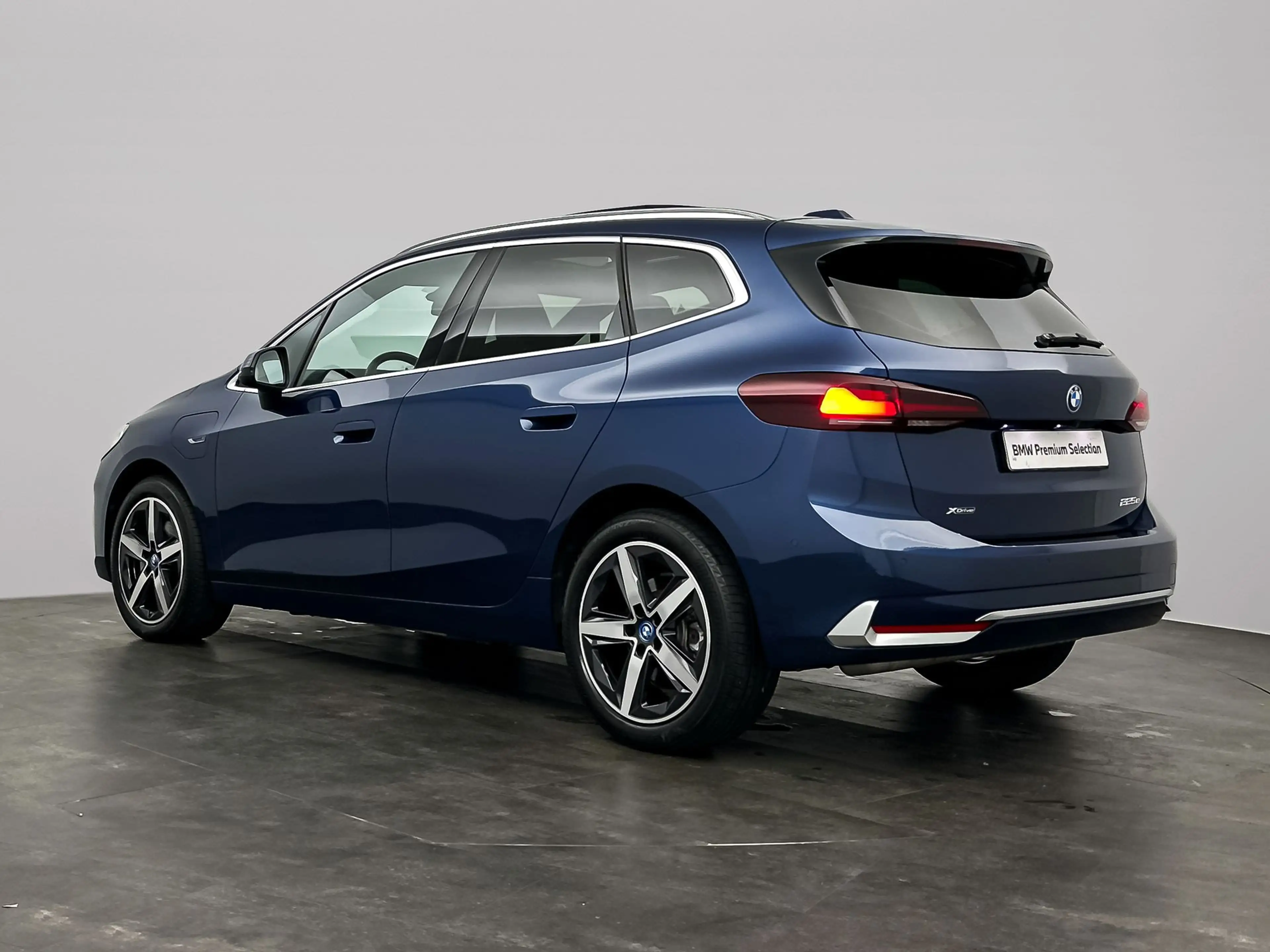 BMW 225 2-serie Active Tourer 225e xDrive | Stuurwielrand — photo 2