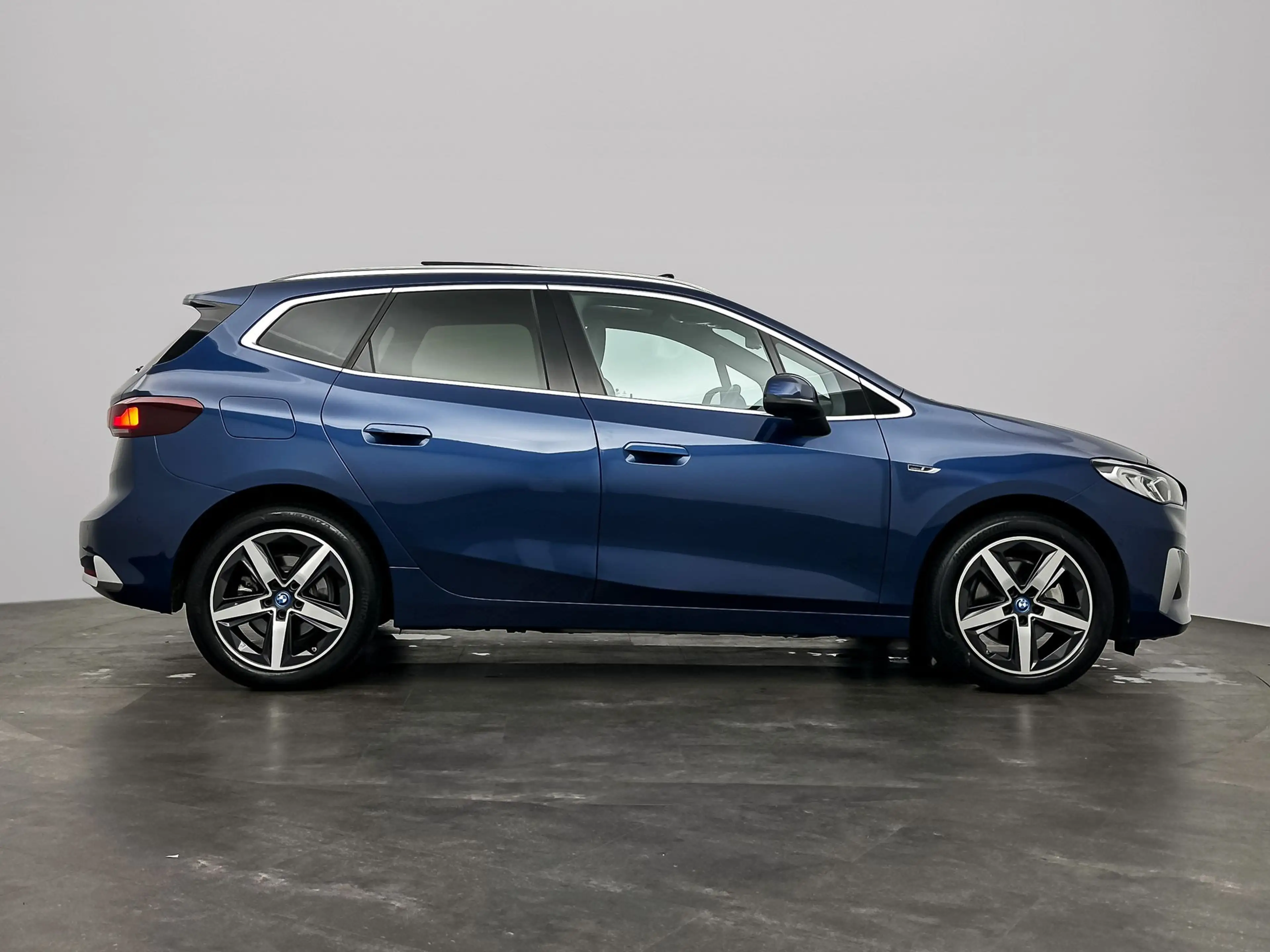 BMW 225 2-serie Active Tourer 225e xDrive | Stuurwielrand — photo 7