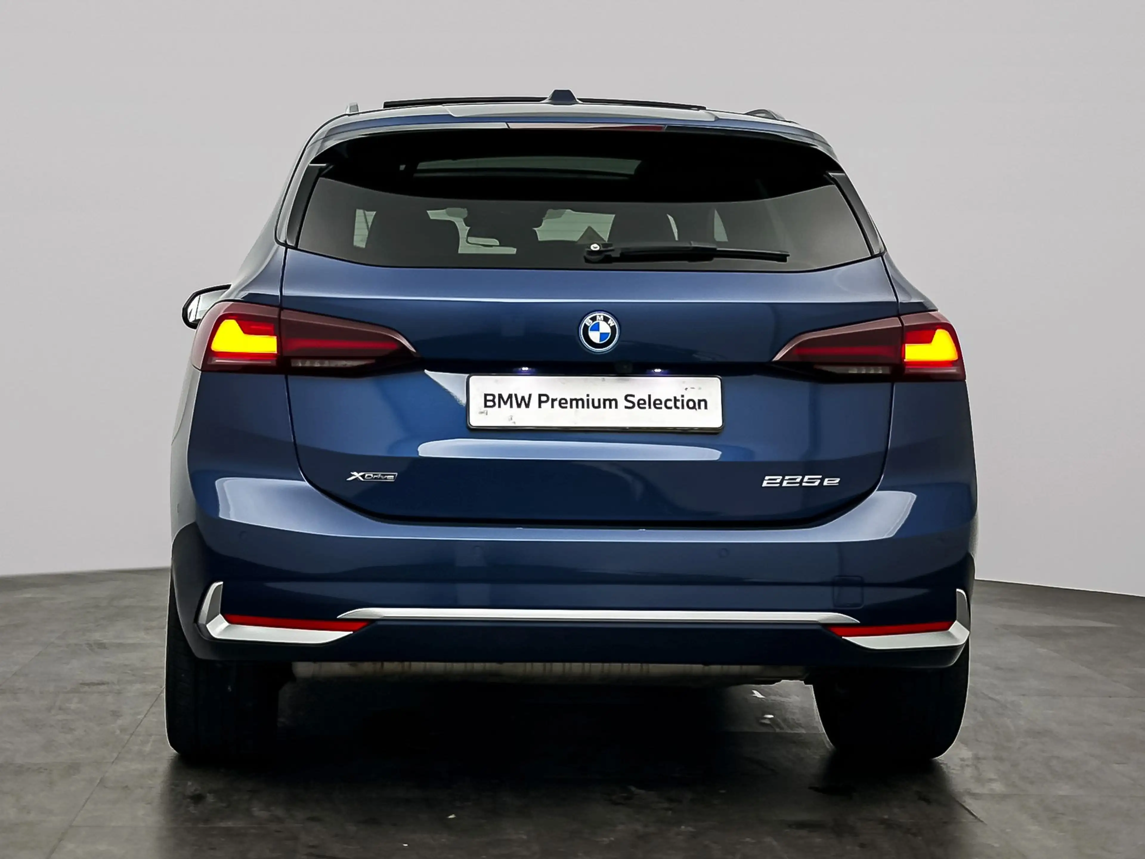 BMW 225 2-serie Active Tourer 225e xDrive | Stuurwielrand — photo 4