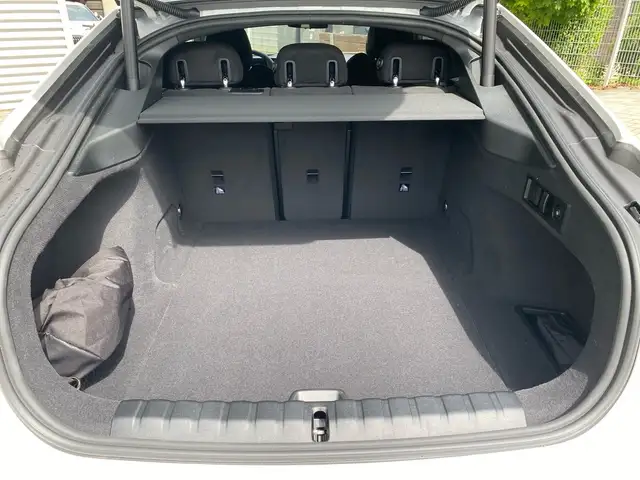 BMW I4 view 12