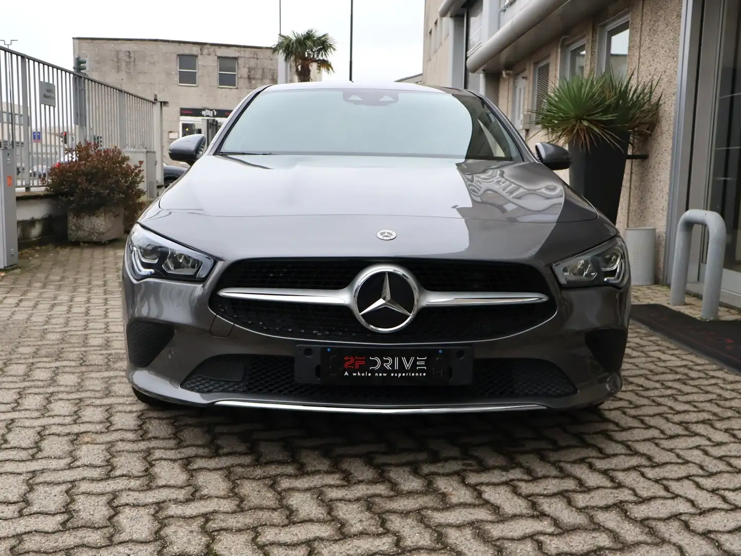 Mercedes-Benz CLA 180 Coupe Night Edition Grey - 2
