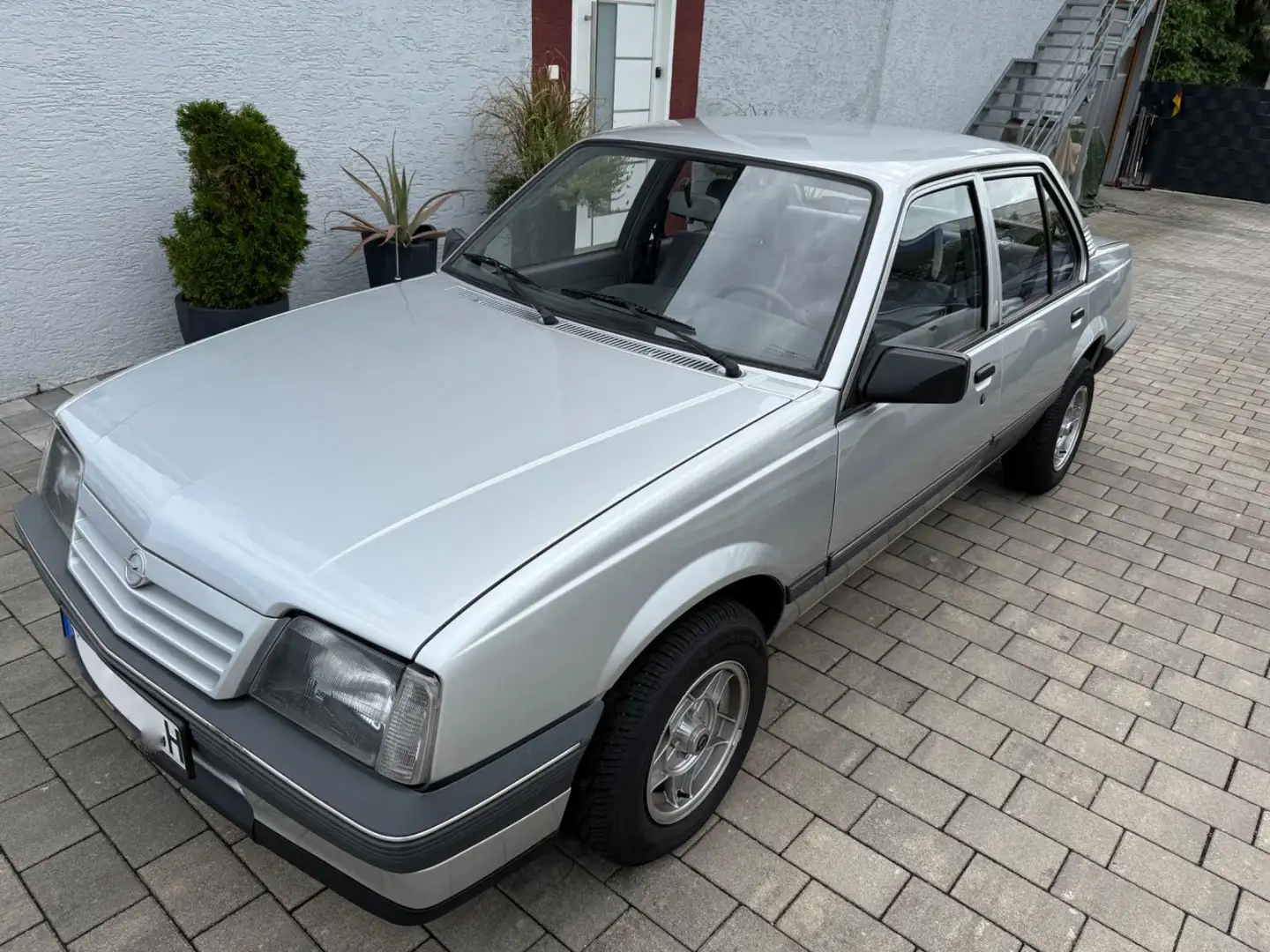 Opel Ascona 1.6i aus Sammlung Top Zustand ATS 5-Gang Argent - 1