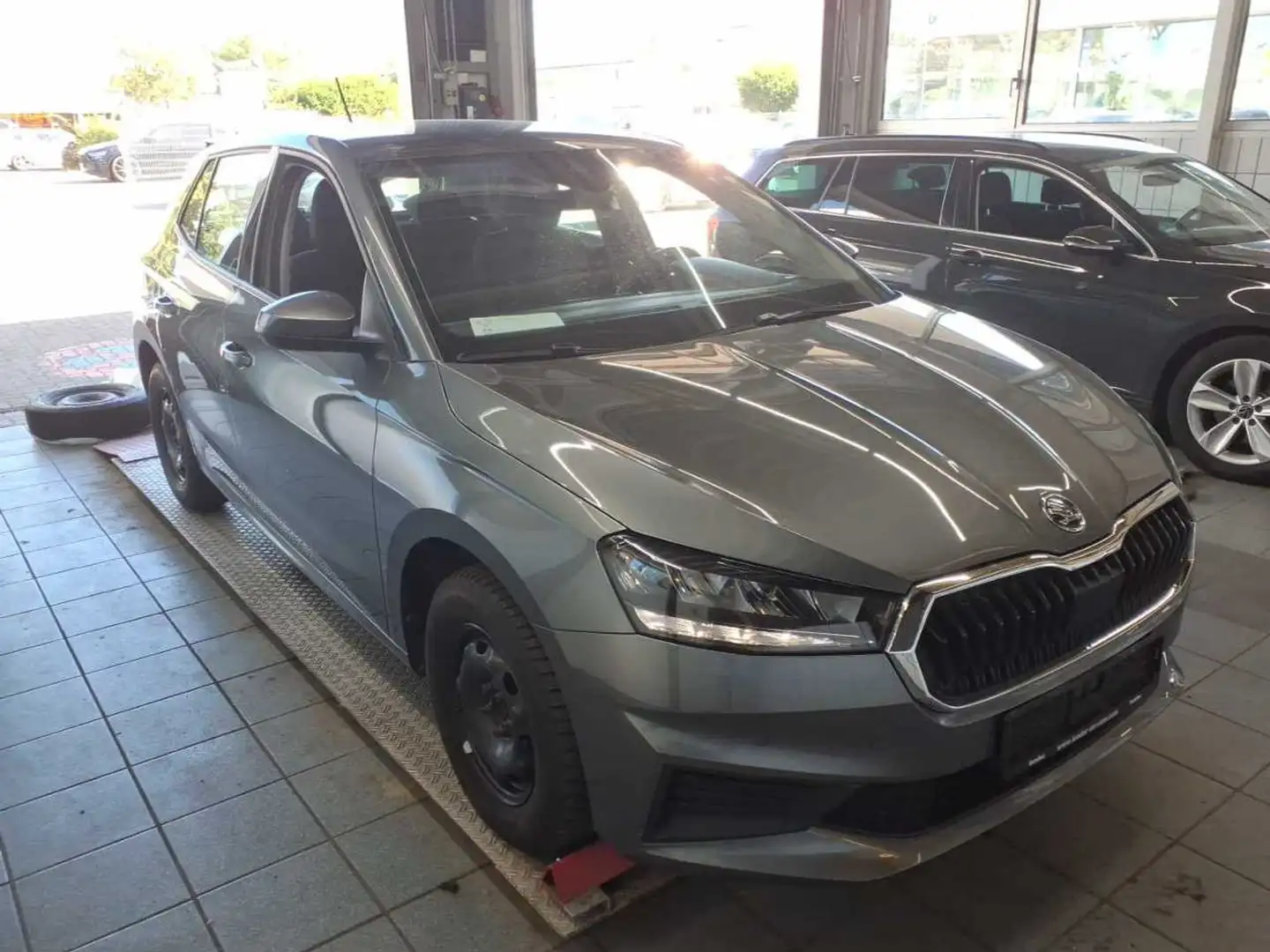 Skoda Fabia 1.0 TSI Ambition*NAVI*PDC*CLIMATRONIC* Grau - 2