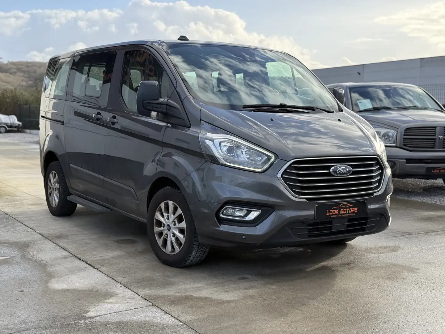 Ford Tourneo Custom 2.0 TDCi Titanium 130cv 8 Places Double Portes TVA Gris - 2