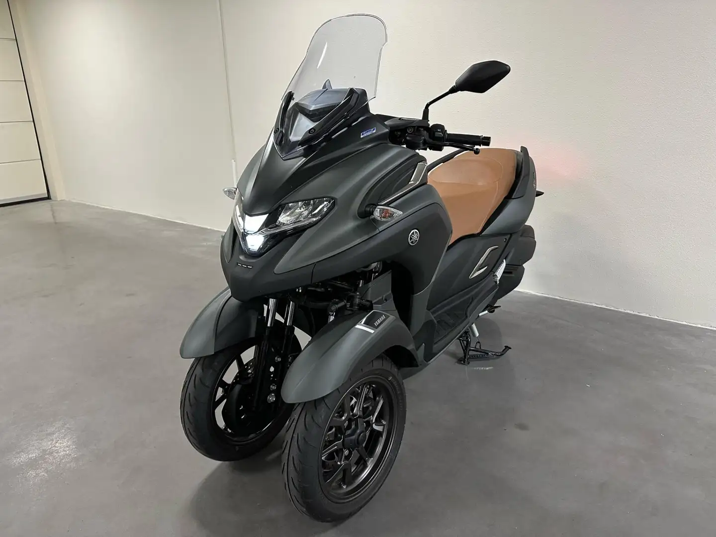 Yamaha TriCity Scooter 300 ABS | Acrapovic | Windscherm | lederen - 2