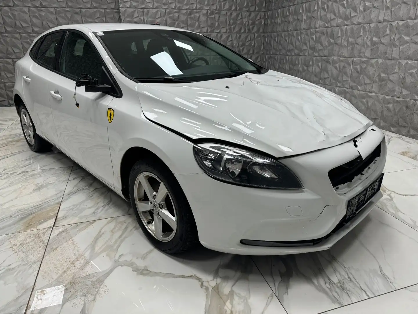 Volvo V40 Kinetic Weiß - 1