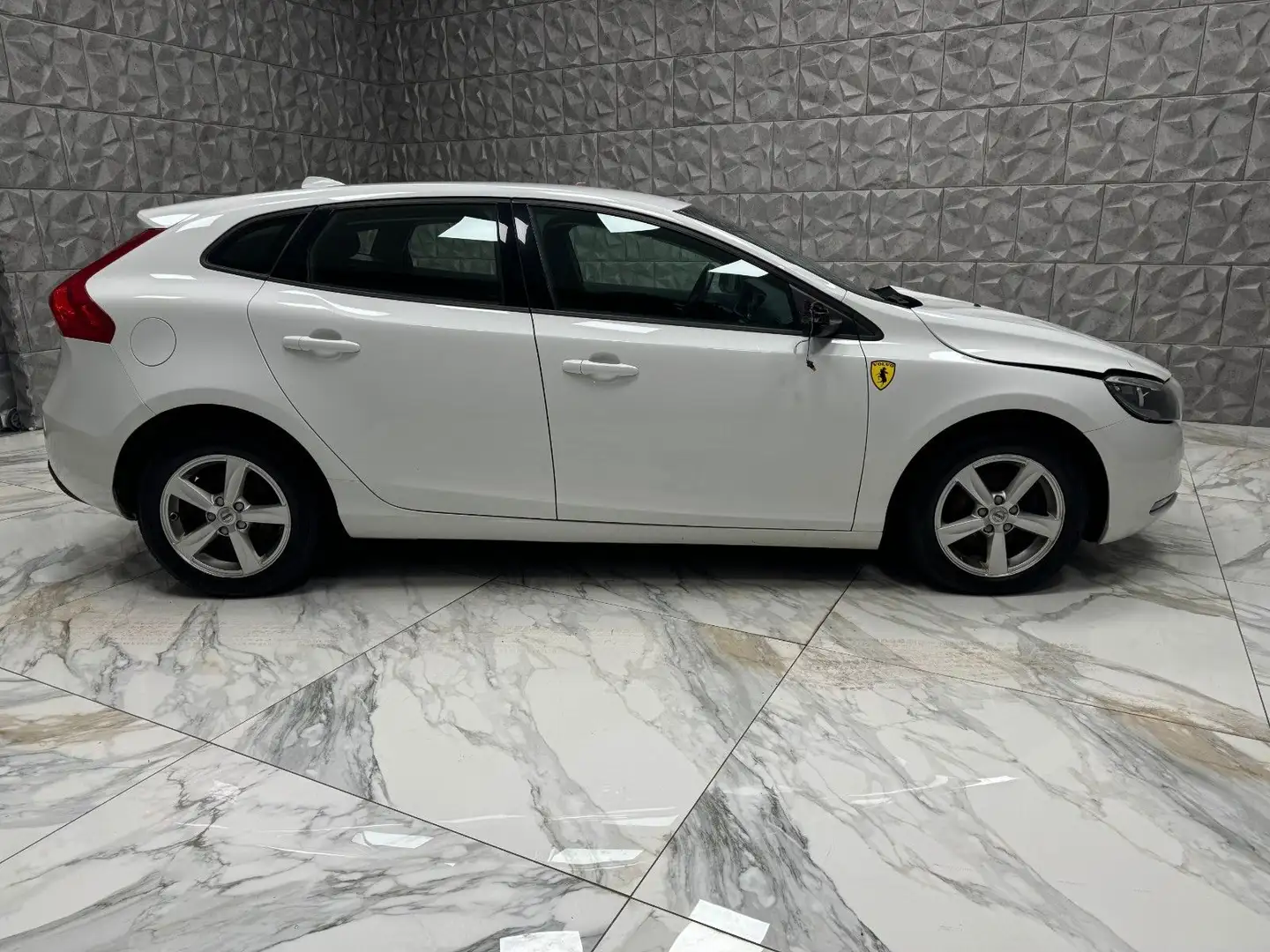 Volvo V40 Kinetic Weiß - 2