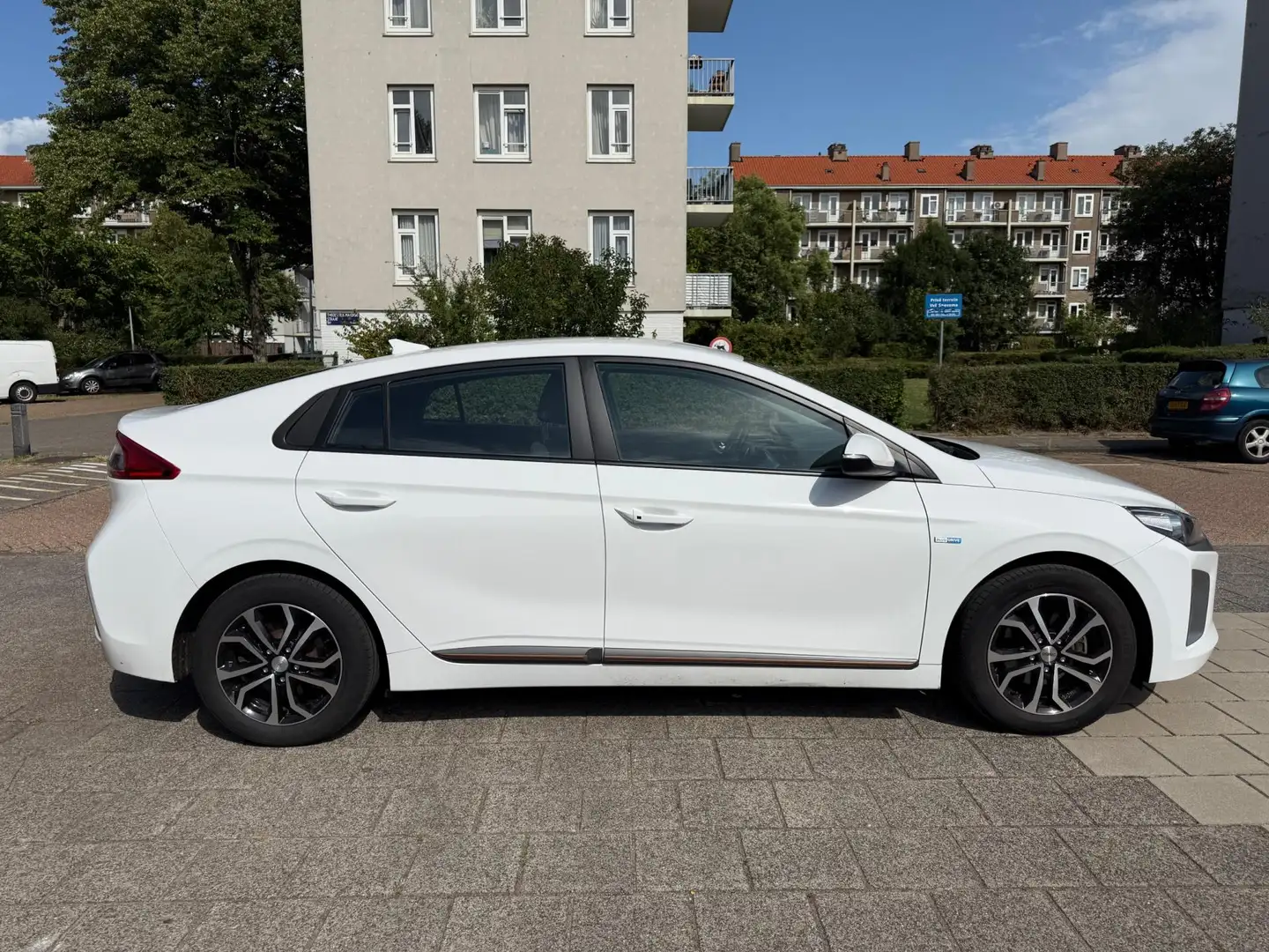 Hyundai IONIQ Comfort EV Snow White Metallic Biały - 2