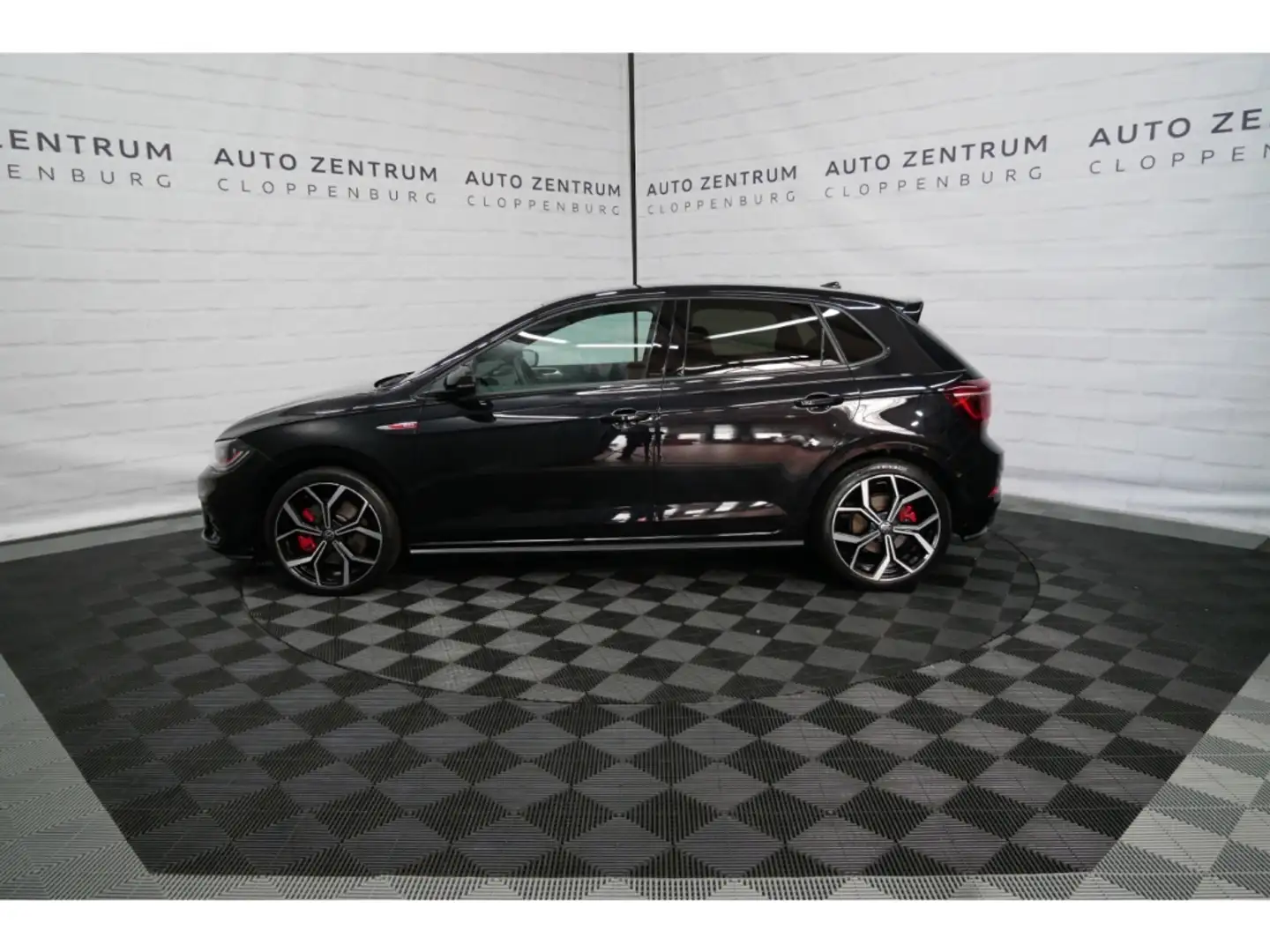 Volkswagen Polo VI GTI 2.0 TSI Matrix+Navi-Pro+Alcantara+18'' Zwart - 2