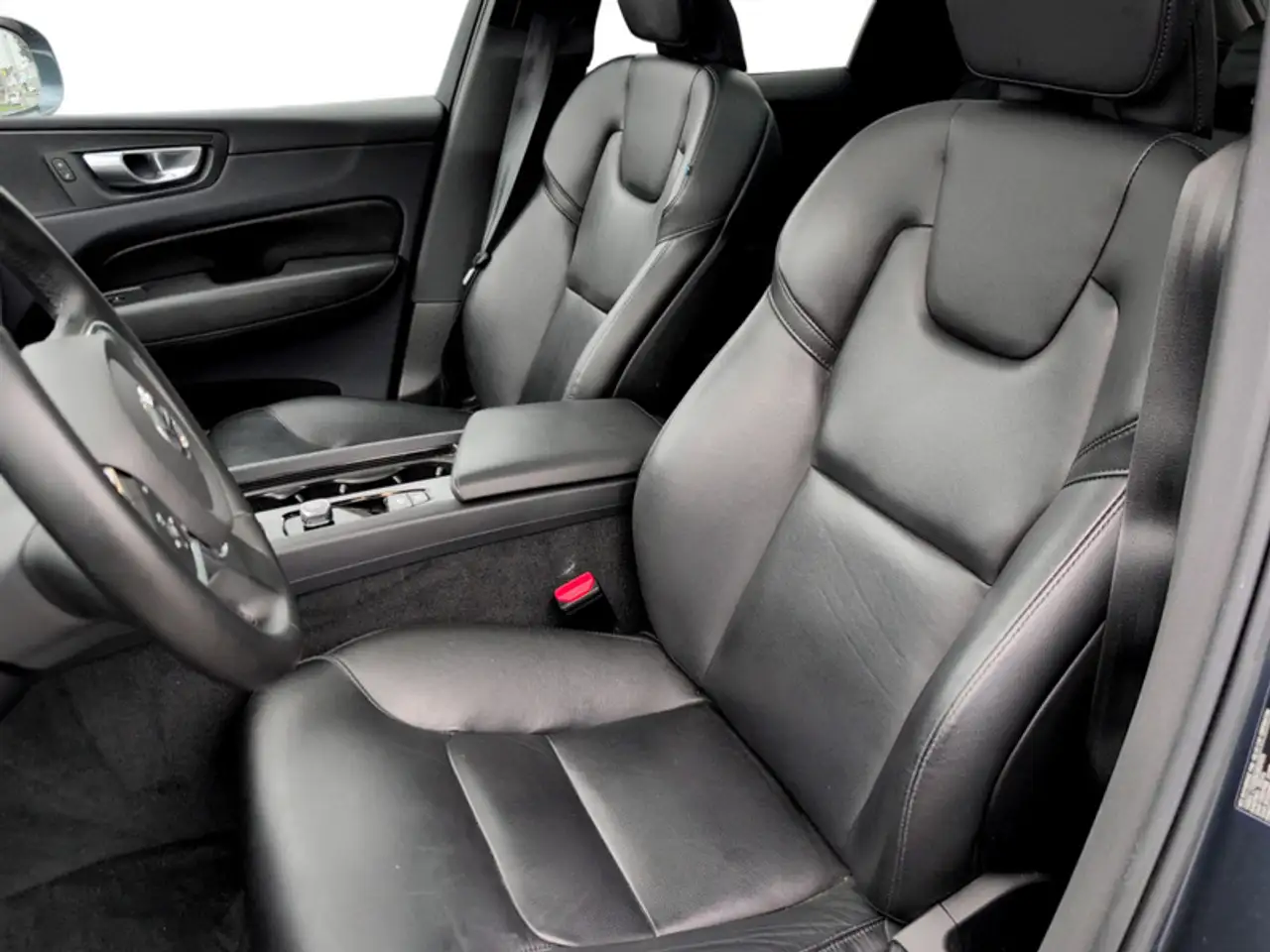 Volvo XC60 снимка Volvo XC60
