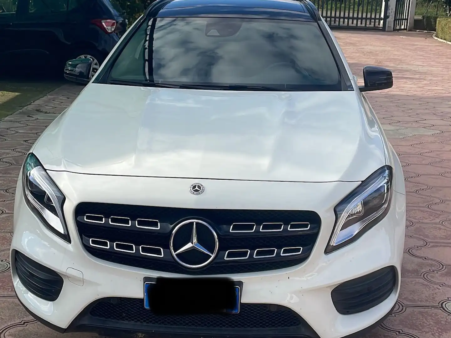 Mercedes-Benz GLA 200 Premium Bianco - 1