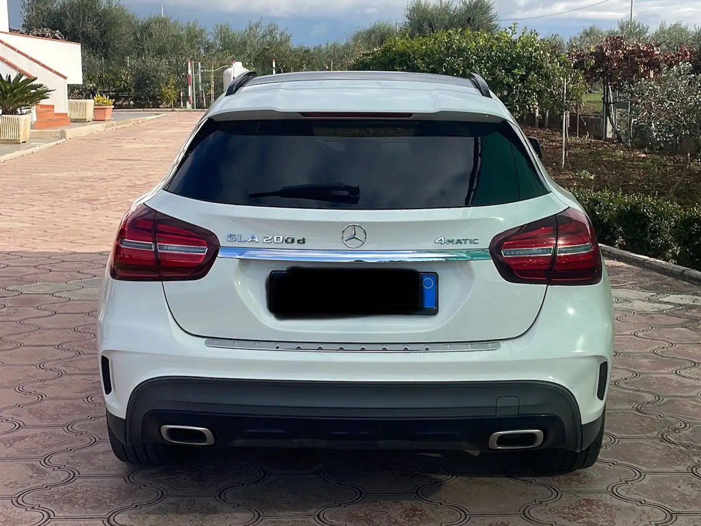 Mercedes-Benz GLA 200 Premium Bianco - 2