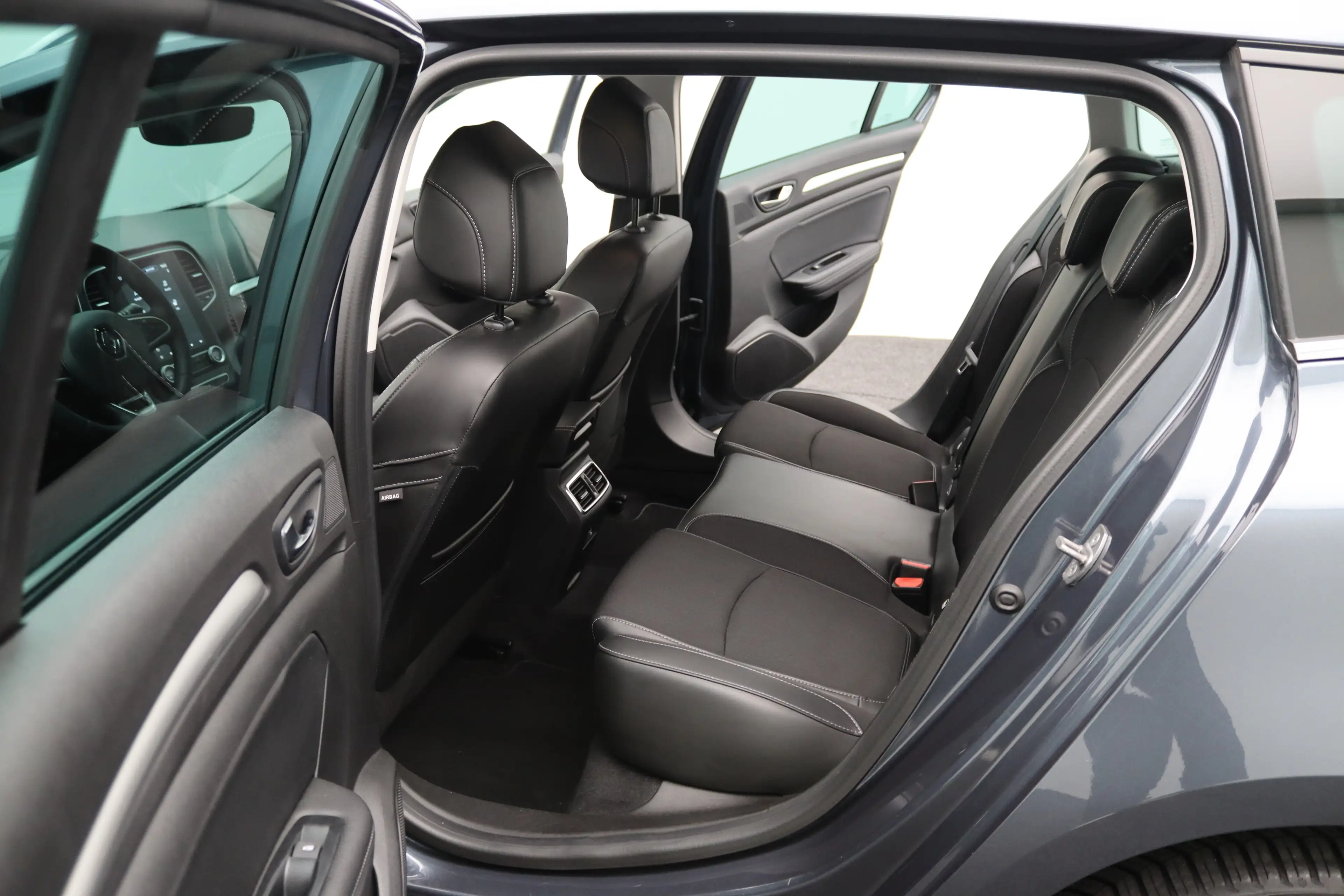 Renault Megane Estate 1.3 TCe 140 Techno | Achterbank in delen ne — photo 34