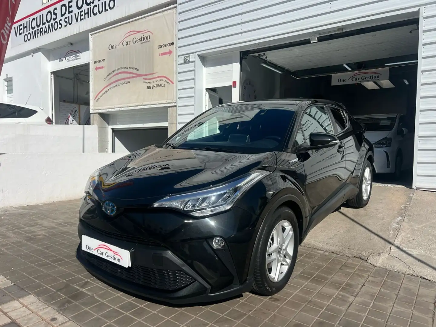 Toyota C-HR 125H Advance Noir - 1