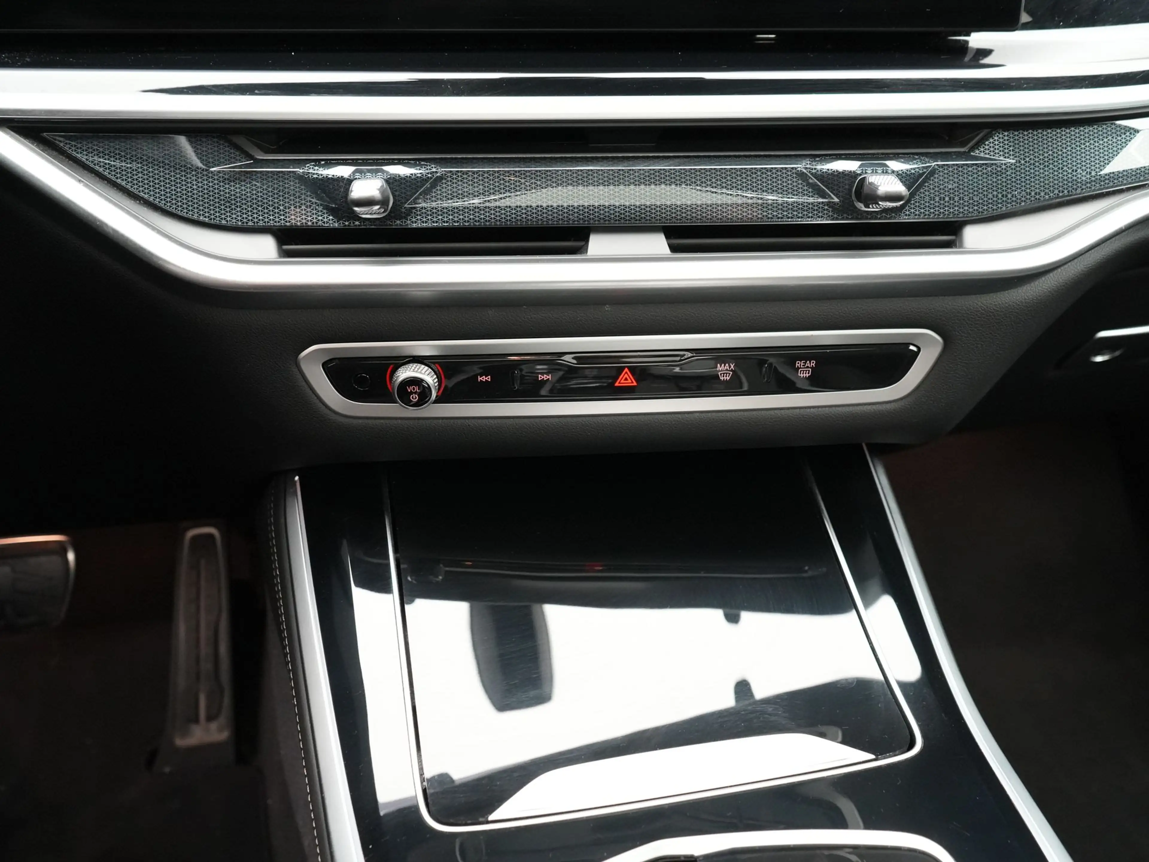 BMW X5 xDrive50e SoH 100% — photo 15