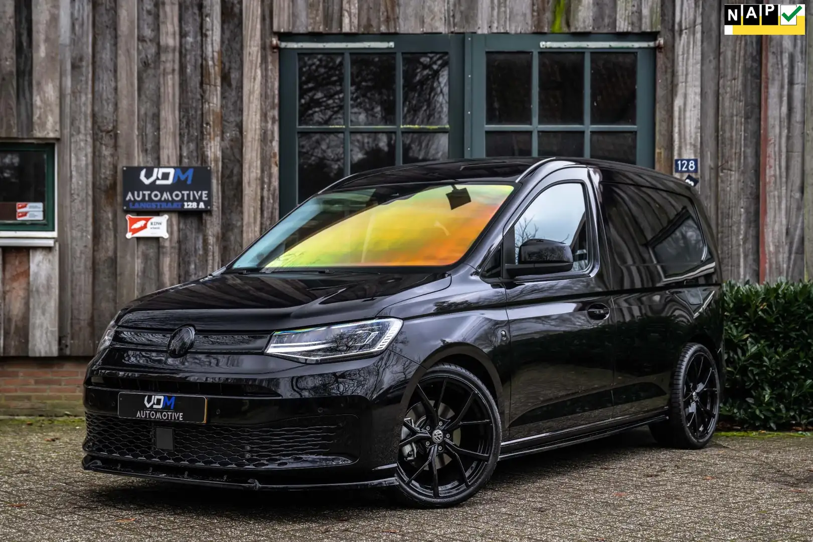 Volkswagen Caddy Cargo 2.0 TDI Exclusive DSG Schwarz - 1