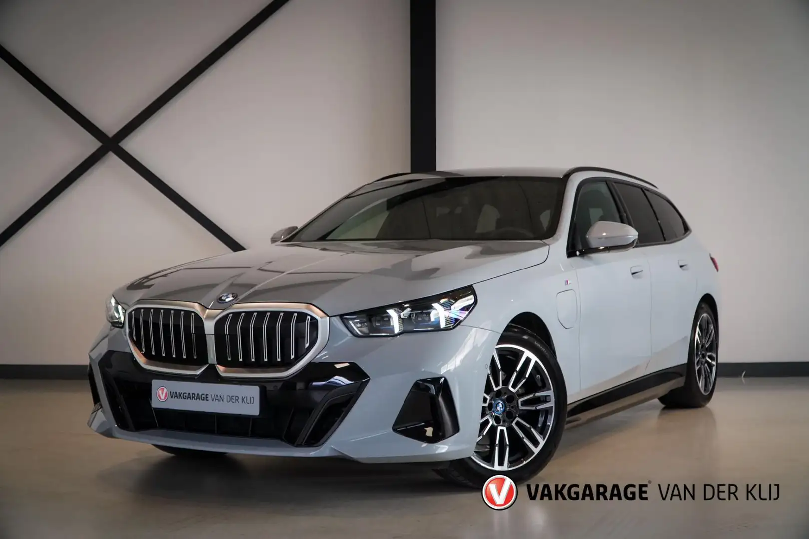 BMW 530 5-serie Touring 530e M-Sport | Trekhaak | Stoel/St Grijs - 1