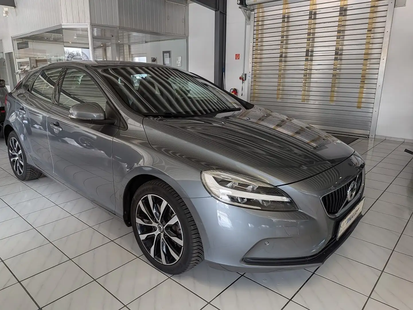 Volvo V40 Momentum Gris - 2
