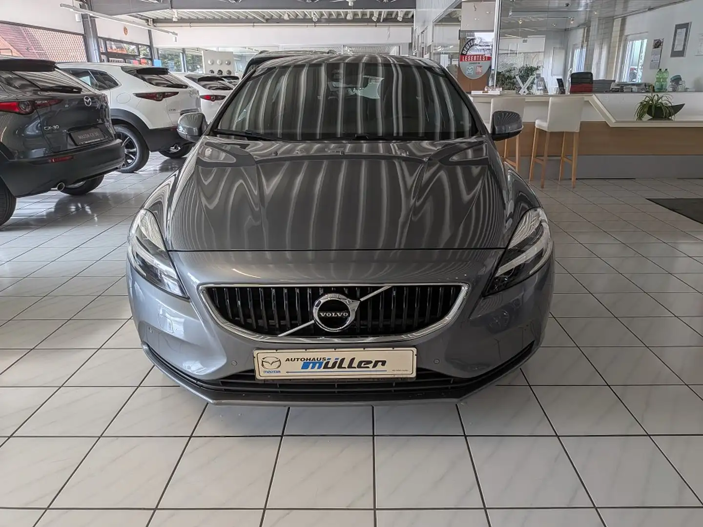 Volvo V40 Momentum Gris - 1