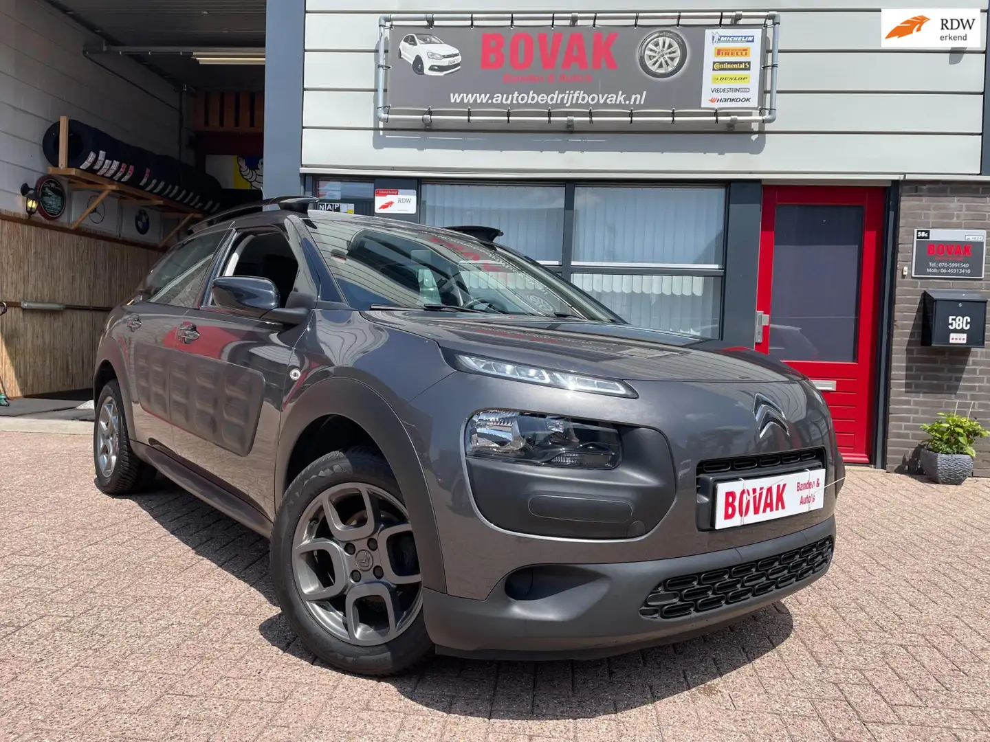 Citroen C4 Cactus 1.2 PureTech Business Plus Grijs - 1