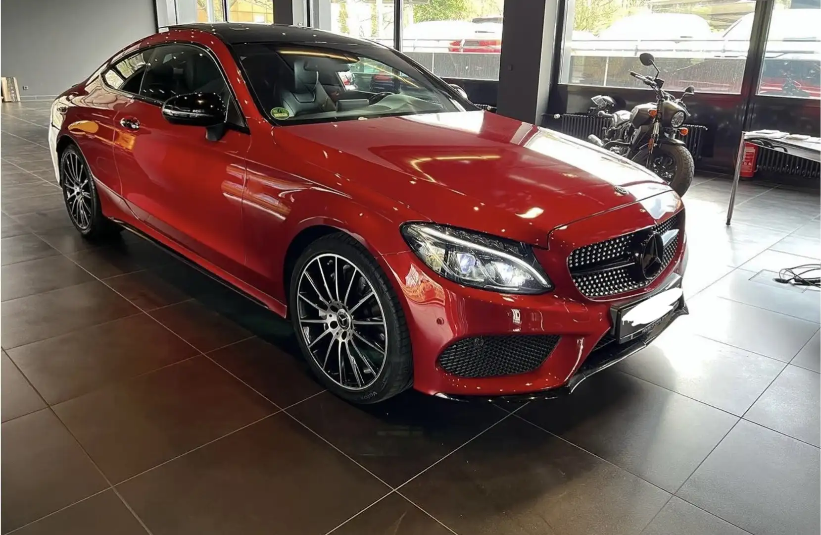 Mercedes-Benz C 300 C 300 Coupé AMG Line Rot - 2