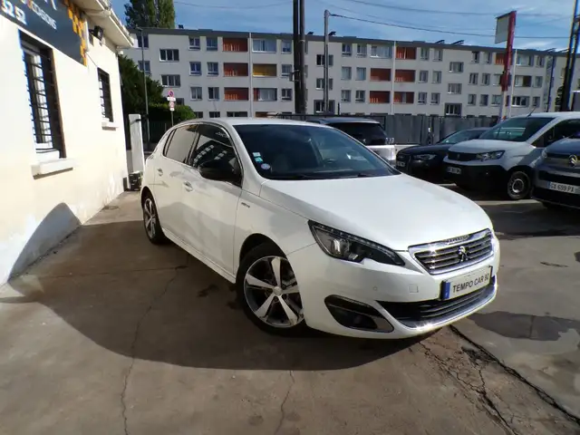 Peugeot 308 view 3