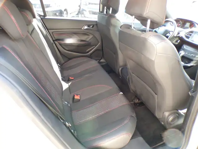 Peugeot 308 view 13