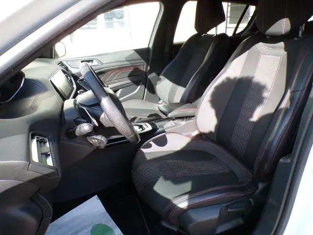 Peugeot 308 view 11