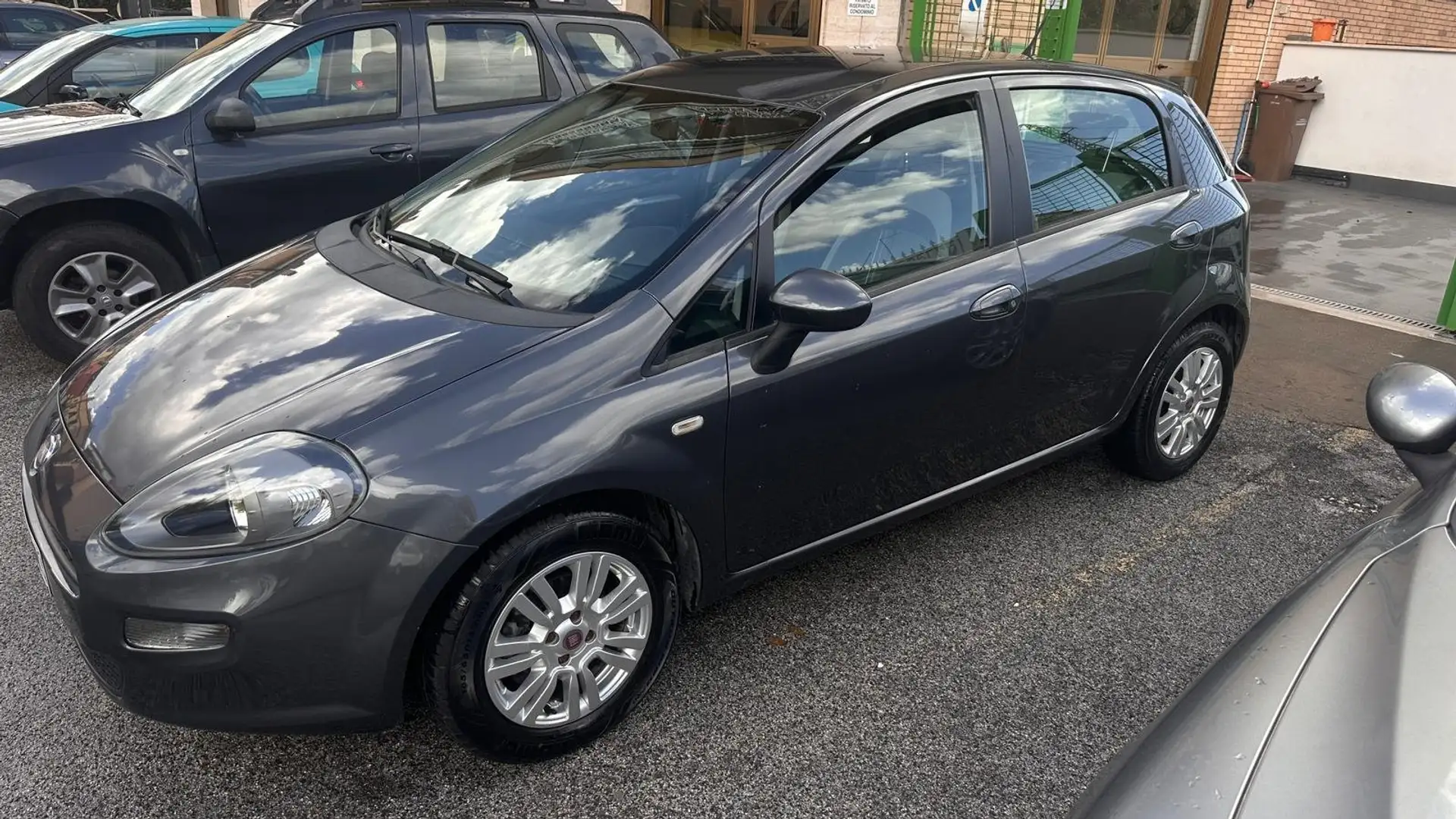 Fiat Punto Punto 5p 1.2 Lounge Gris - 1