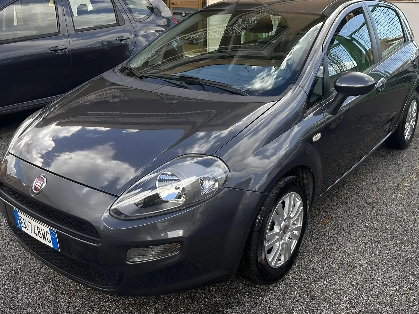 Fiat Punto Punto 5p 1.2 Lounge Gris - 2