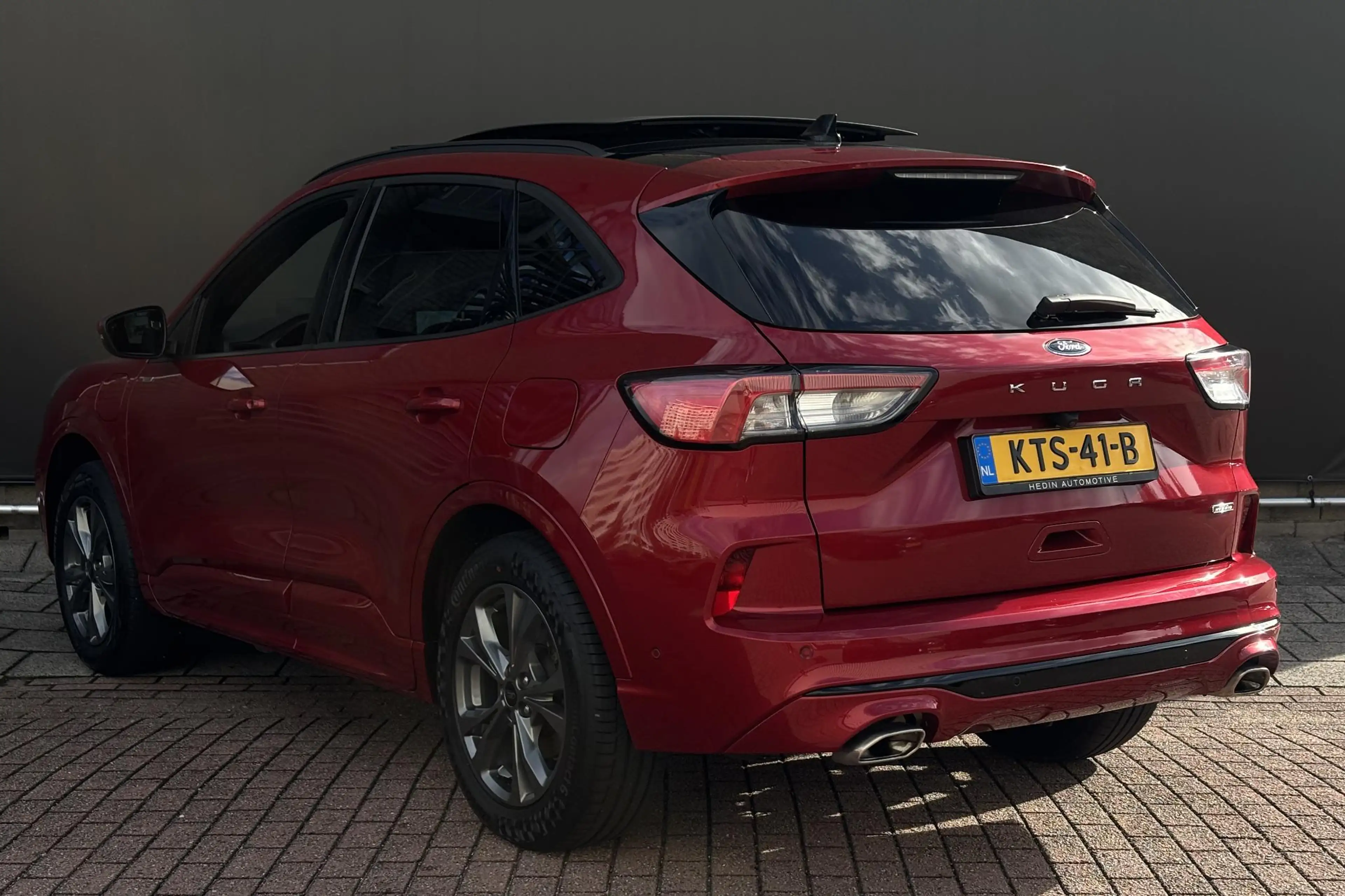 Ford Kuga 2.5 PHEV ST-Line X — photo 4