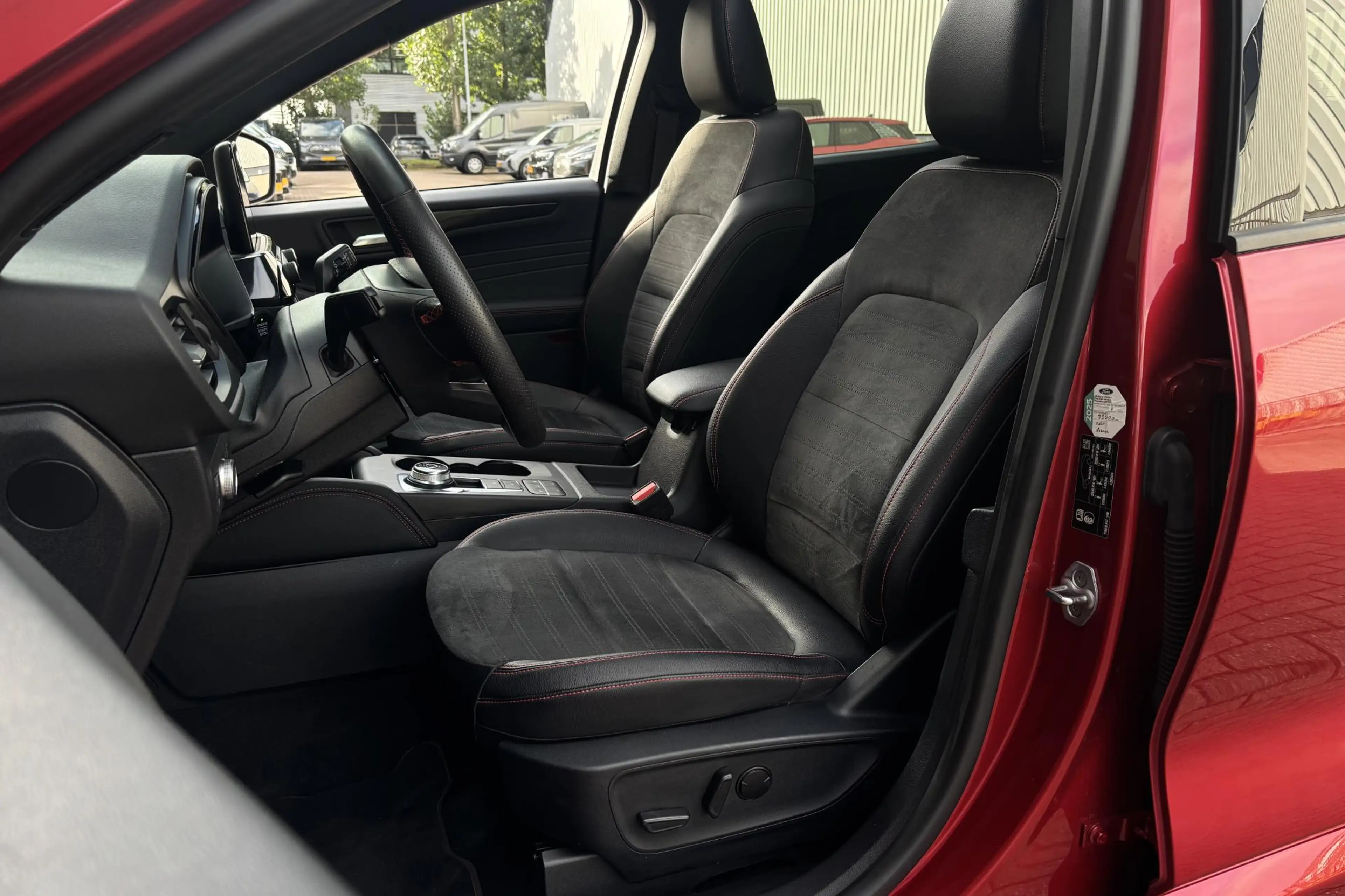 Ford Kuga 2.5 PHEV ST-Line X — photo 6