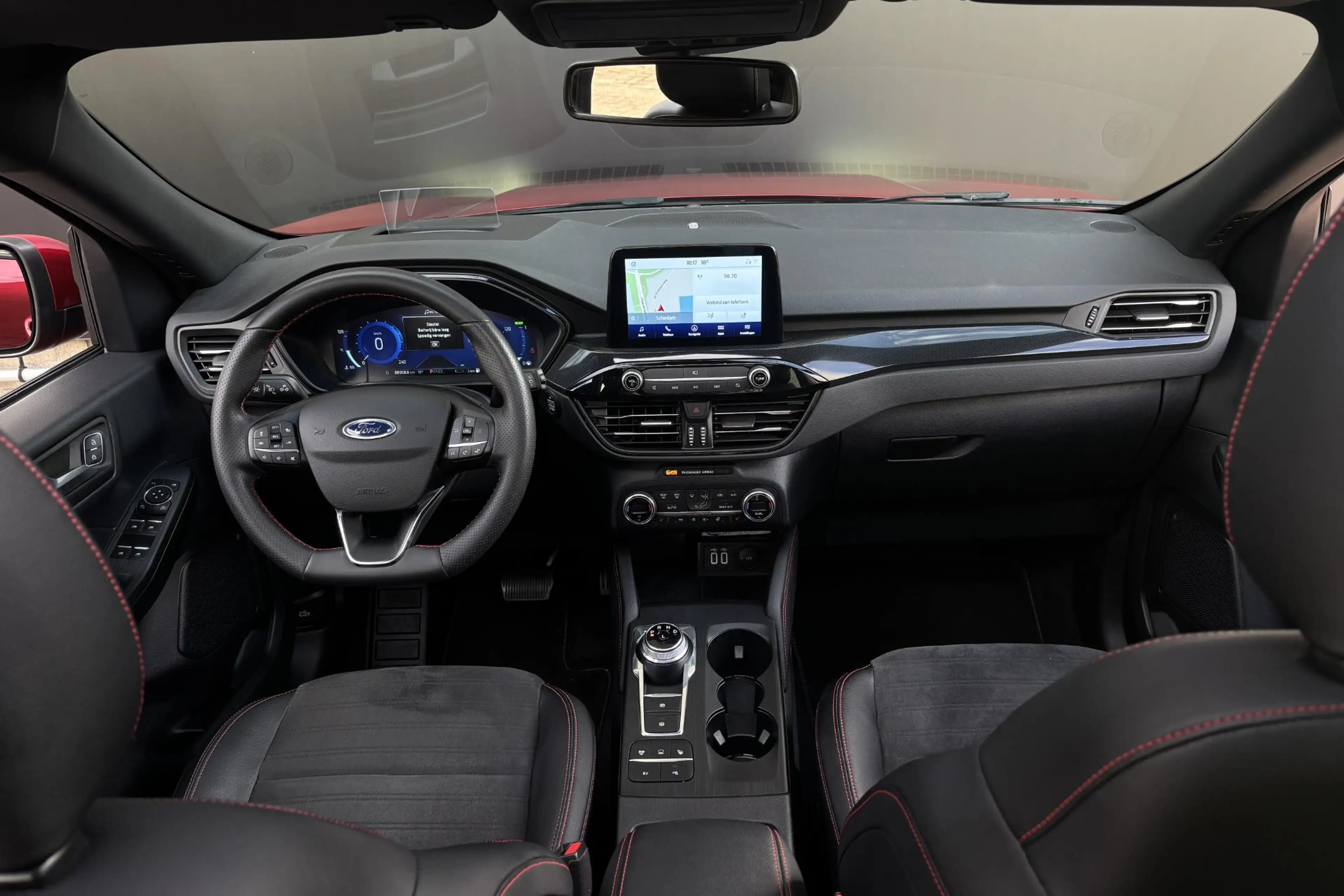 Ford Kuga 2.5 PHEV ST-Line X — photo 3