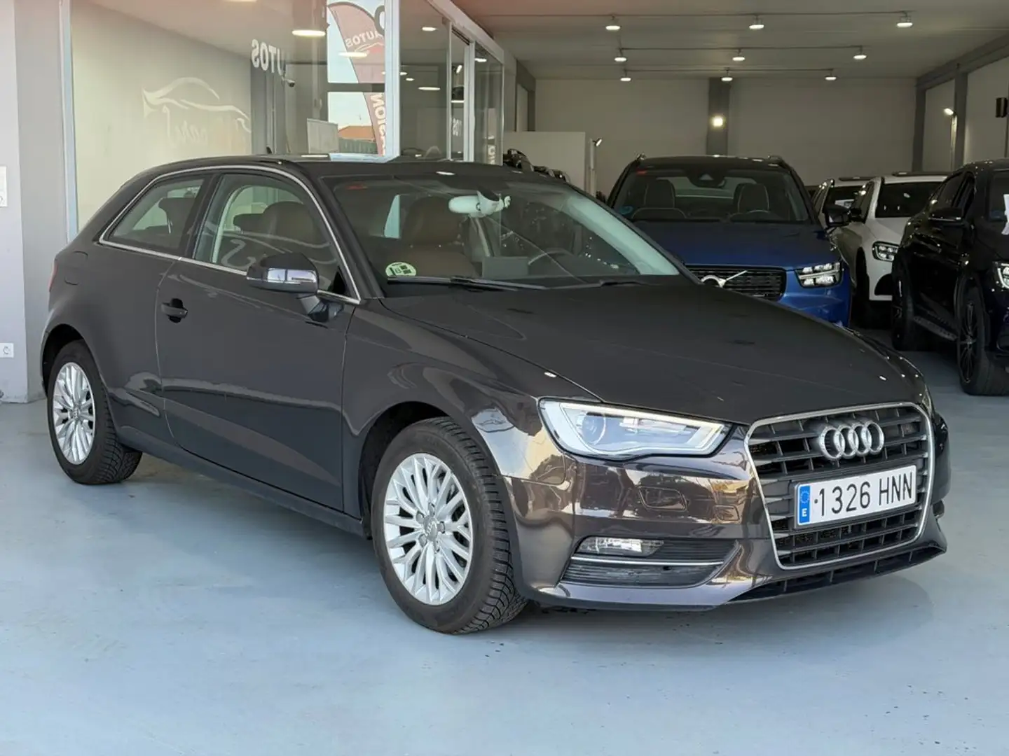 Audi A3 1.6TDI Attraction Marrón - 2