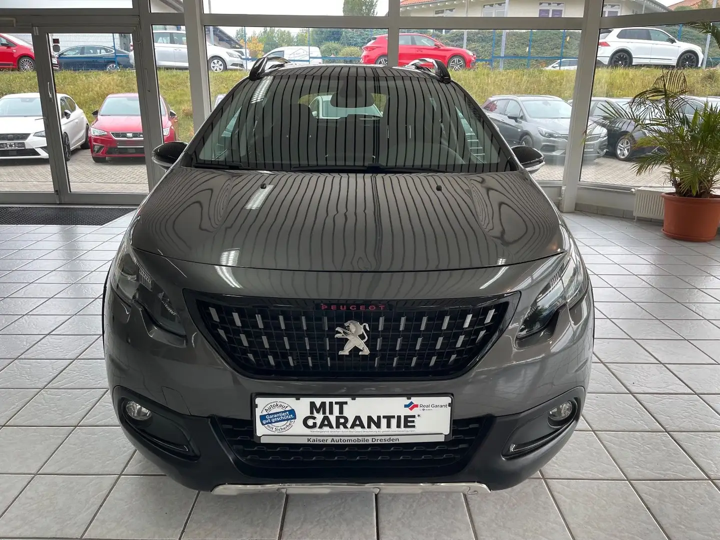 Peugeot 2008 GT Line *LED*NAVI*KLIMA*AppleCP* Grau - 2