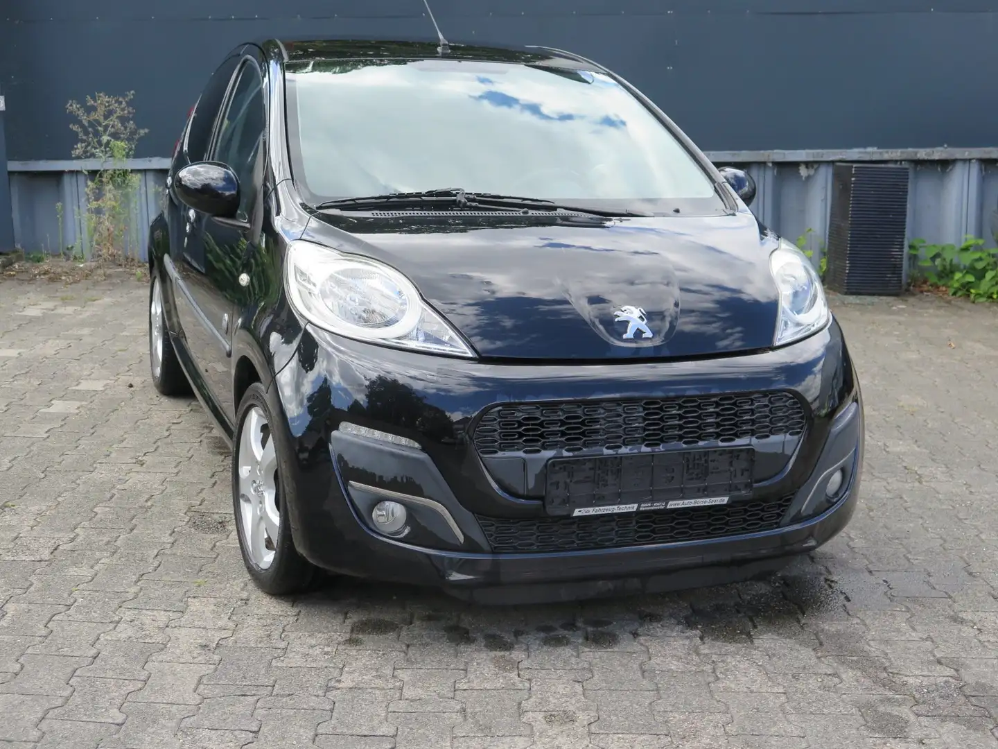 Peugeot 107 Envy Klima 5-türog 2.HND Insp. Neu Tüv 10/26 Schwarz - 1