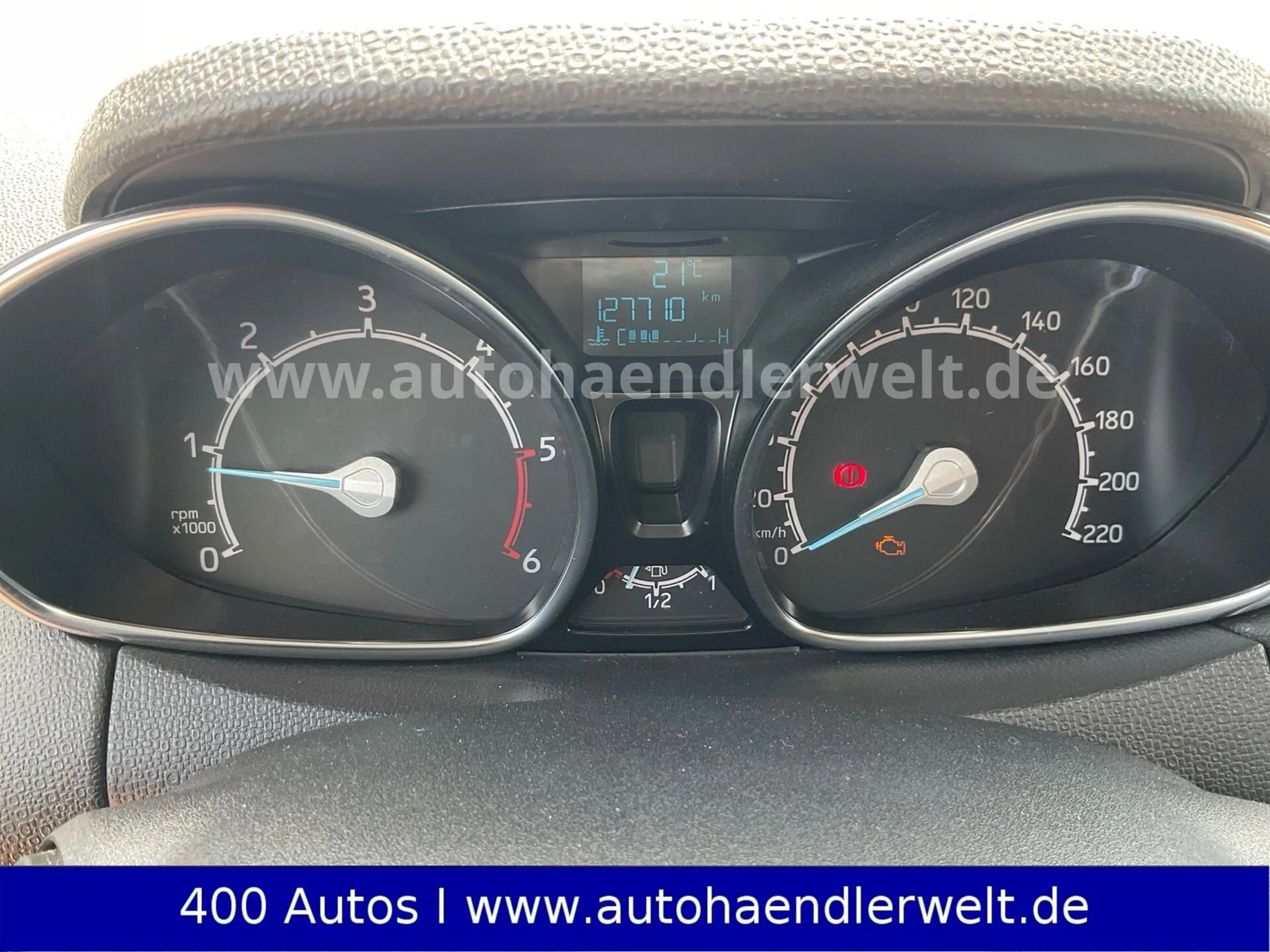 Ford EcoSport 1.5 TDCi S — photo 10