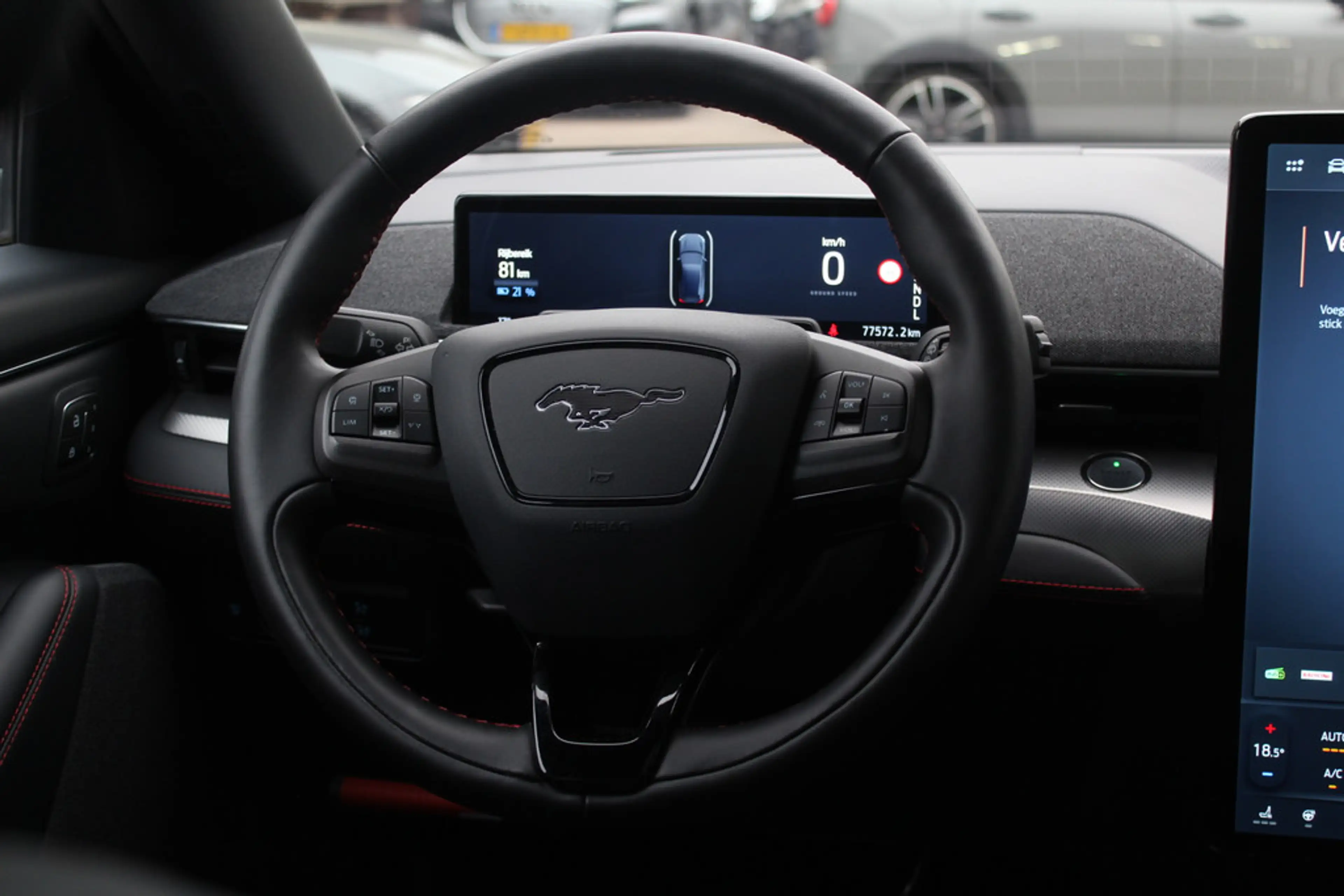 Ford Mustang Mach-E Extended First Edition AWD 98 kWh / Panoramadak / — photo 8