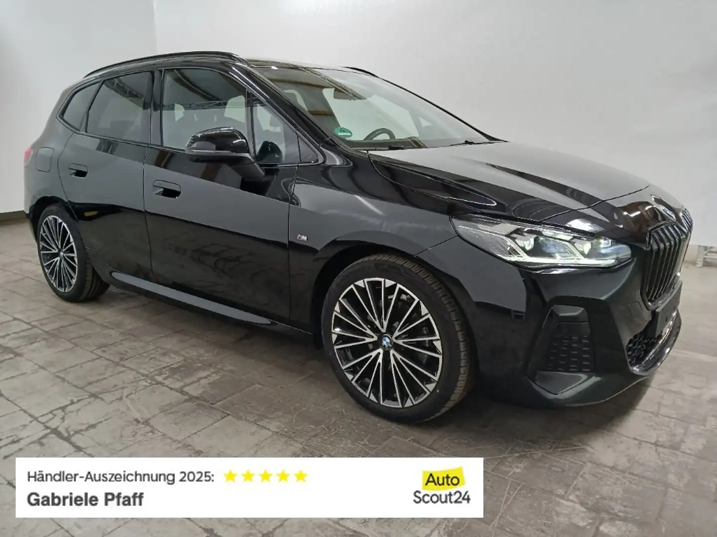 BMW 218 i Active Tourer M -Sport*3DView*AHK*H/K*HD*19Zoll Schwarz - 2