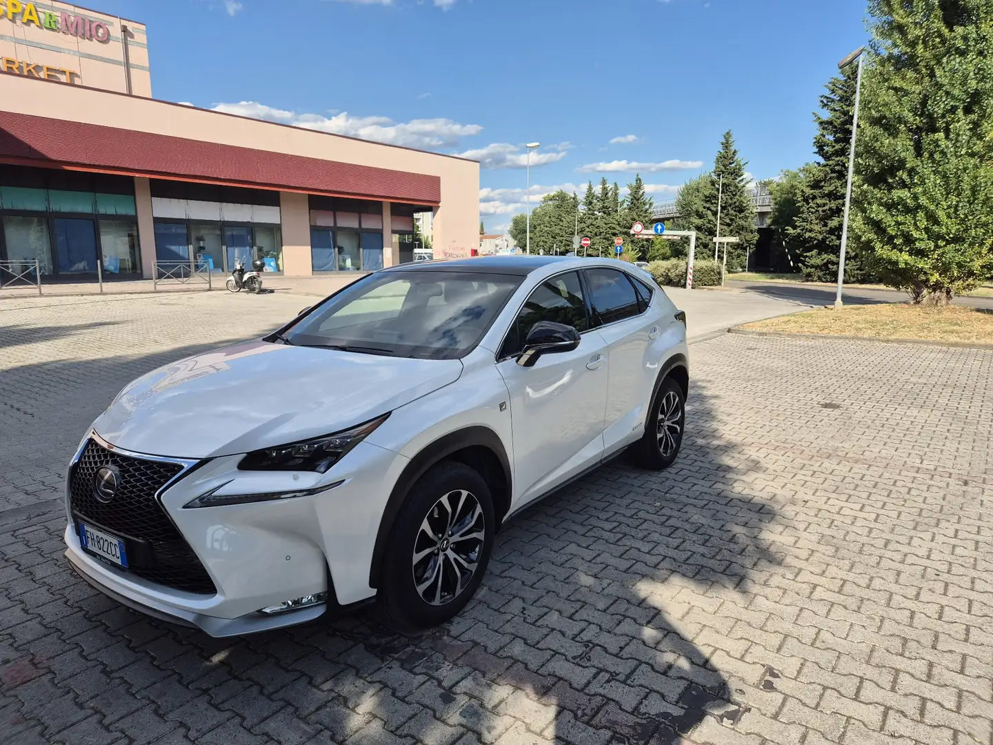 Lexus NX 300h F sport - 1